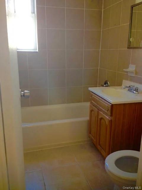 #7 photo, 1332 Metropolitan Avenue, ब्रोंक्स Bronx , NY 10462