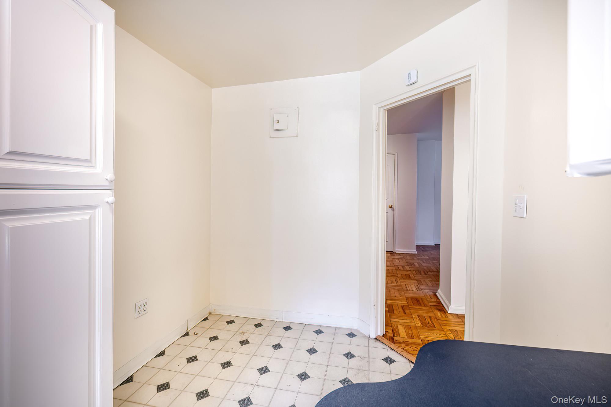 #10 photo, 55 Knolls Crescent, Bronx , NY 10463