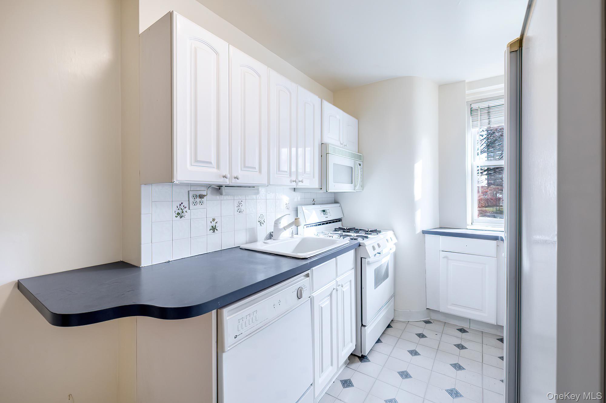 #8 photo, 55 Knolls Crescent, Bronx , NY 10463