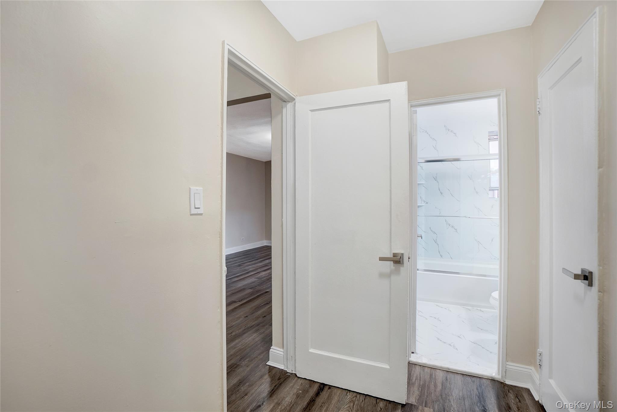 #12 photo, 105-24 64th Road, كوينز Forest Hills , NY 11375