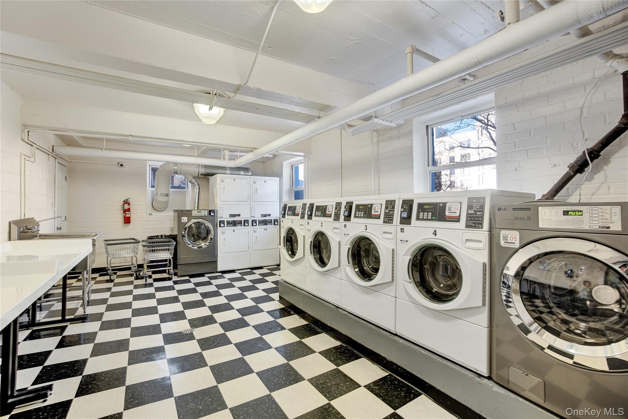 #14 photo, 105-24 64th Road, كوينز Forest Hills , NY 11375