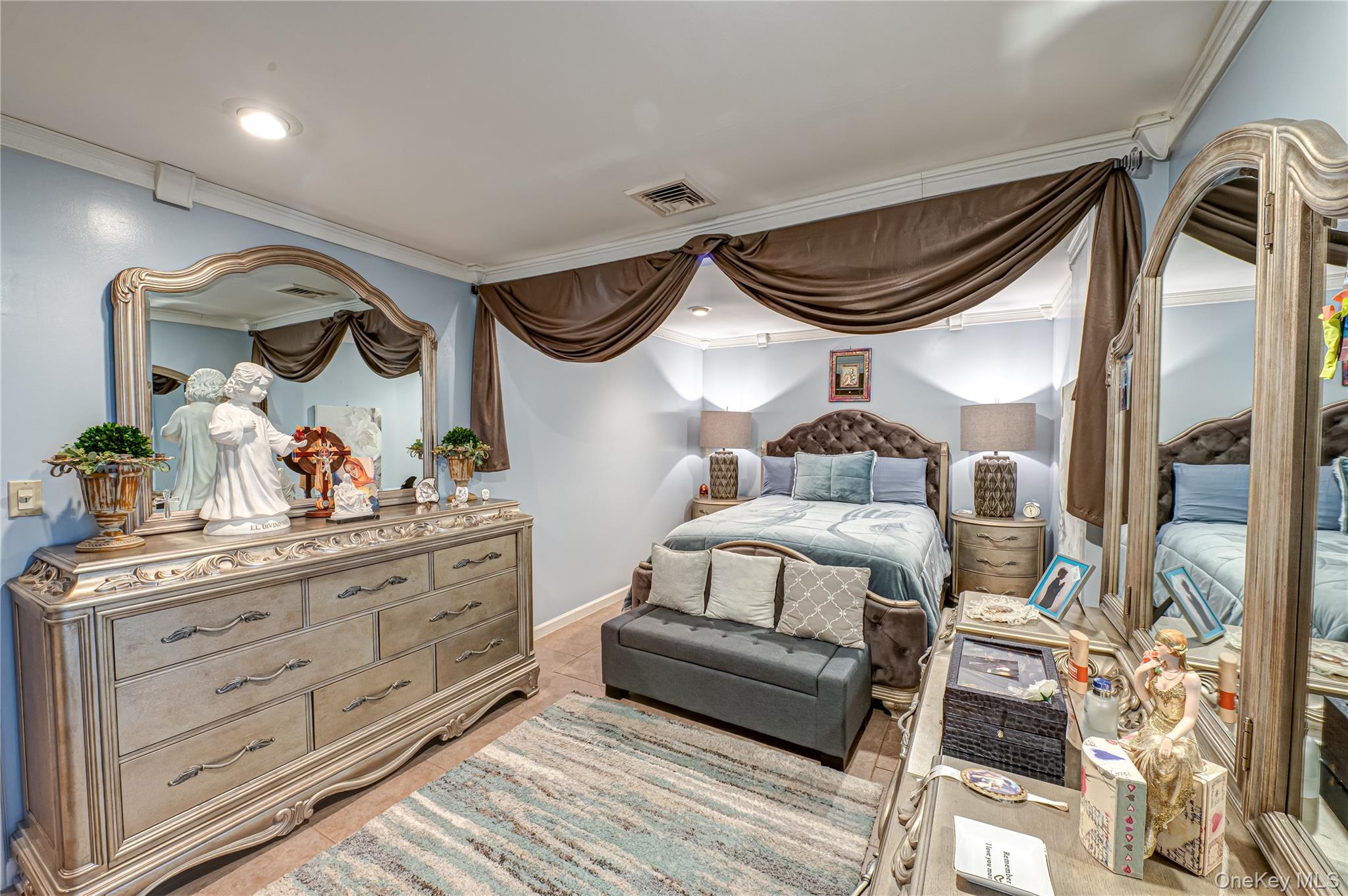 #11 photo, 37 W 10th Street, سوفولك Deer Park , NY 11729