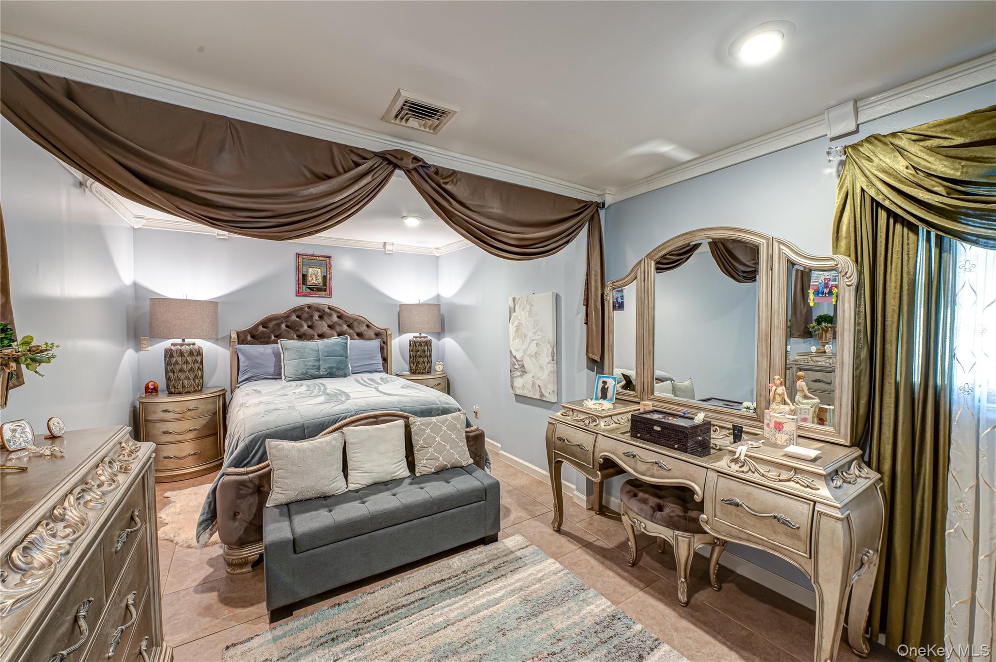 #12 photo, 37 W 10th Street, سوفولك Deer Park , NY 11729