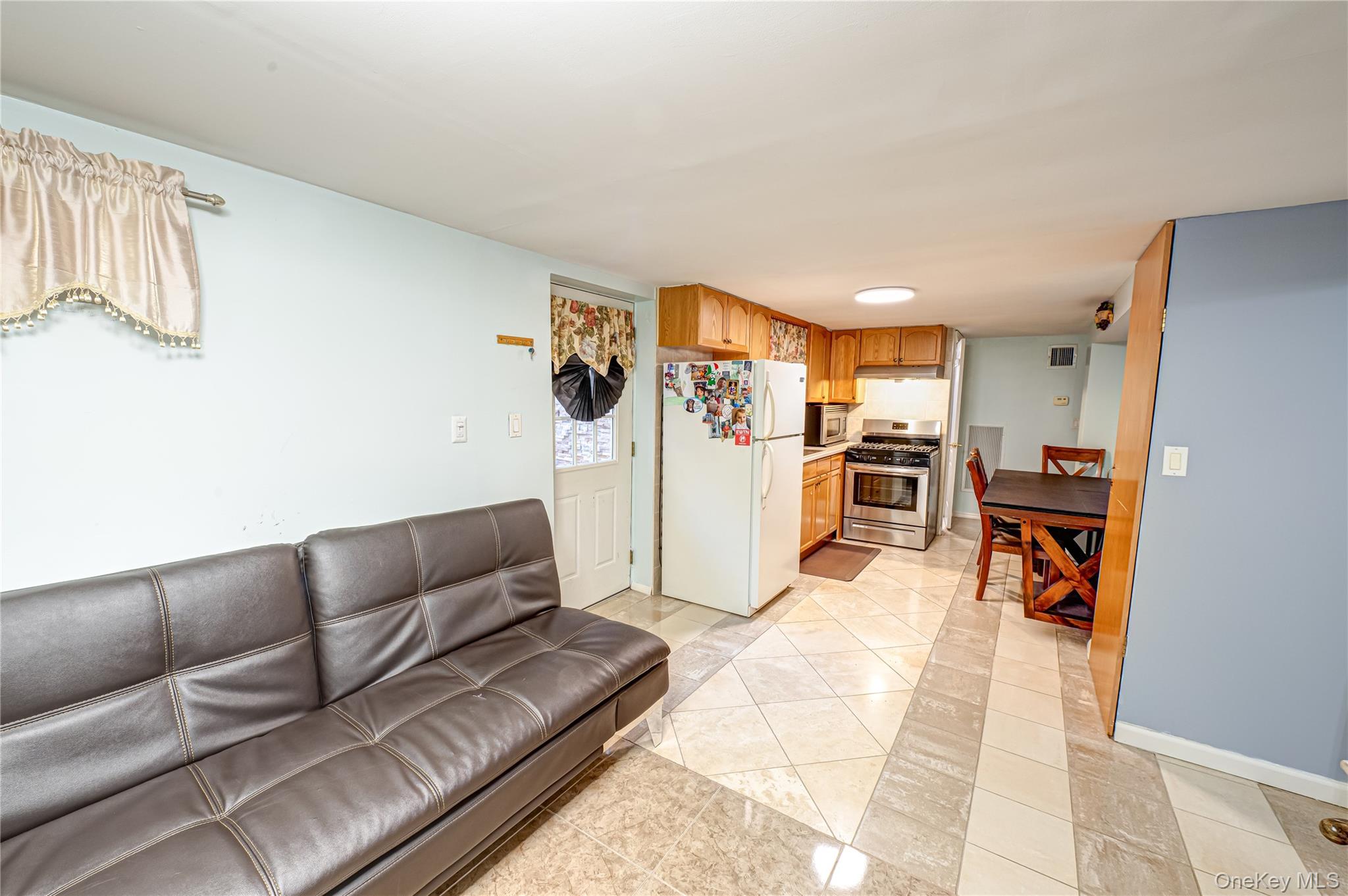 #17 photo, 37 W 10th Street, سوفولك Deer Park , NY 11729