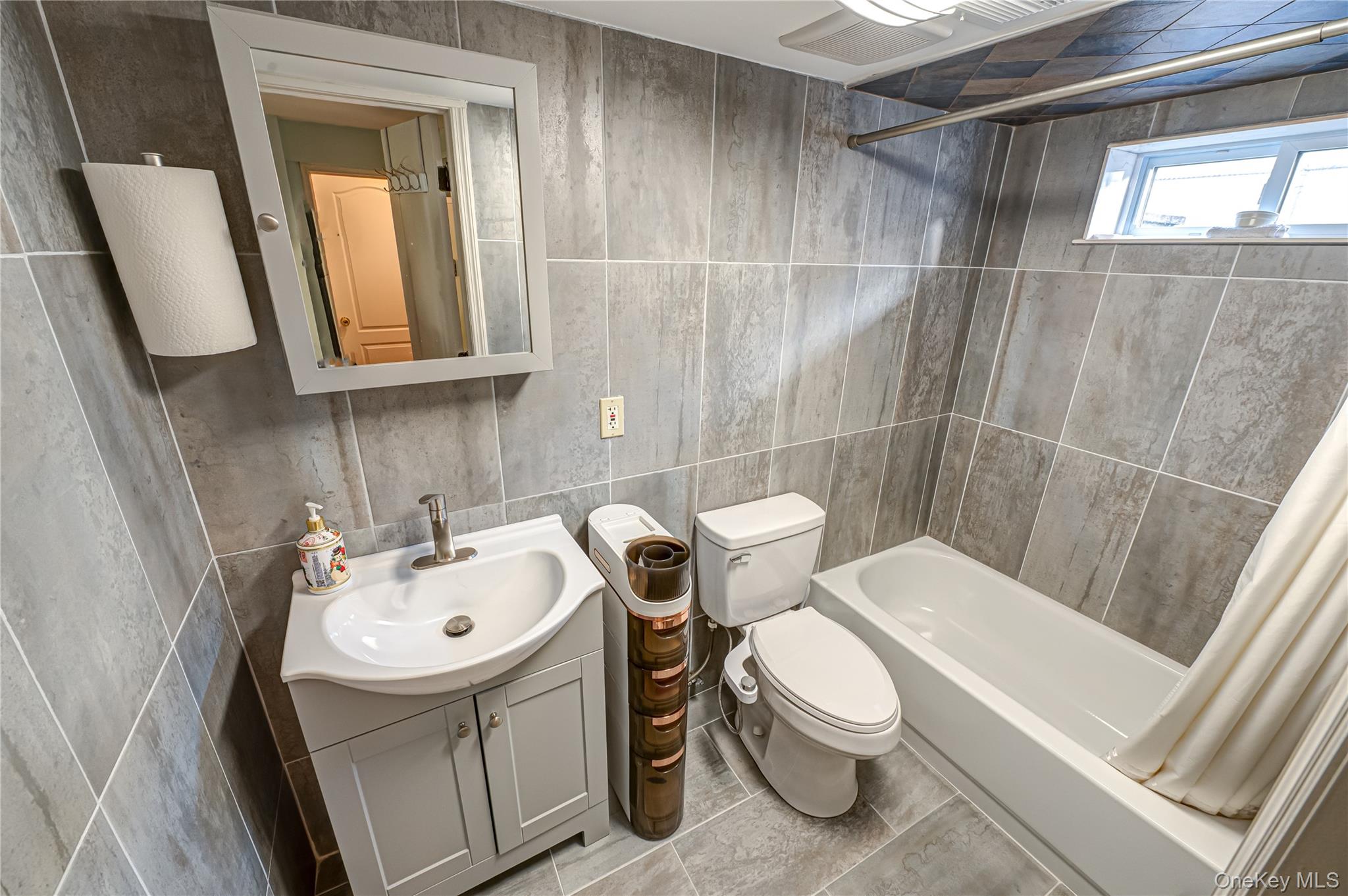 #18 photo, 37 W 10th Street, سوفولك Deer Park , NY 11729