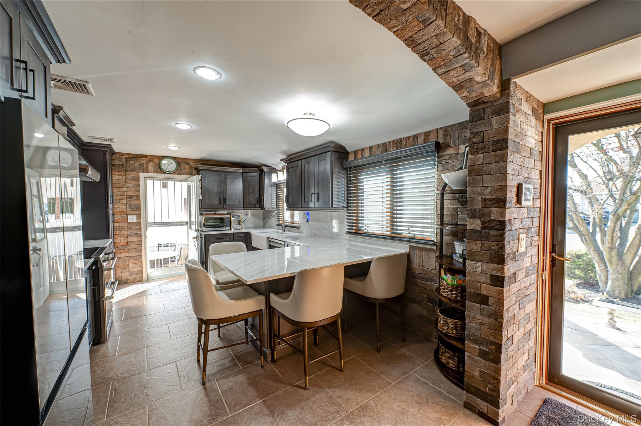 #7 photo, 37 W 10th Street, سوفولك Deer Park , NY 11729