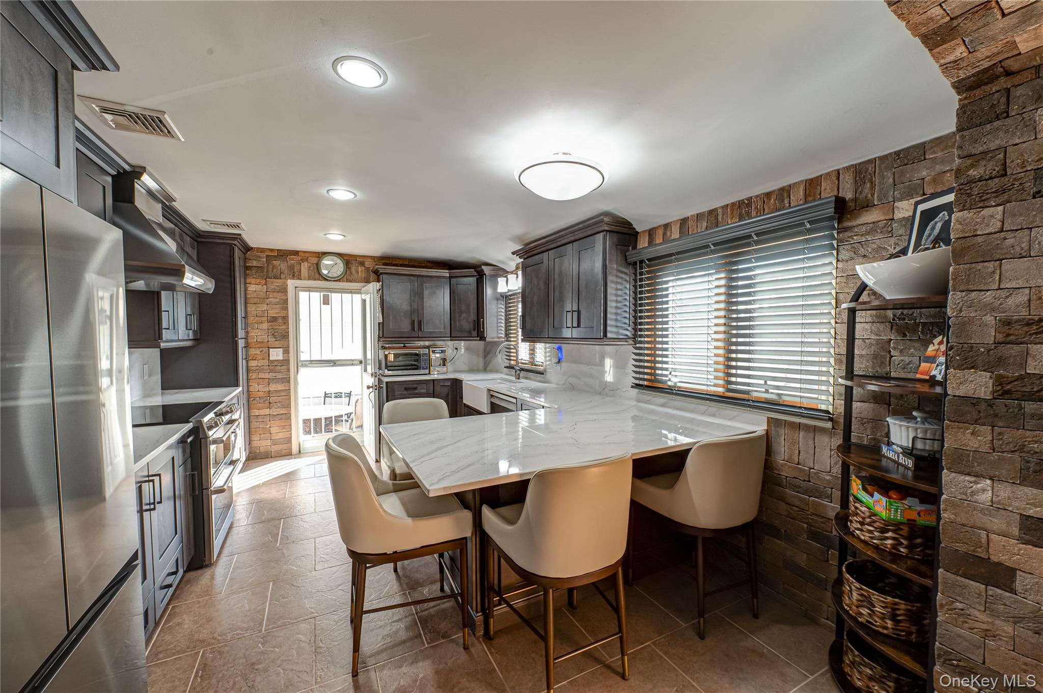 #8 photo, 37 W 10th Street, سوفولك Deer Park , NY 11729