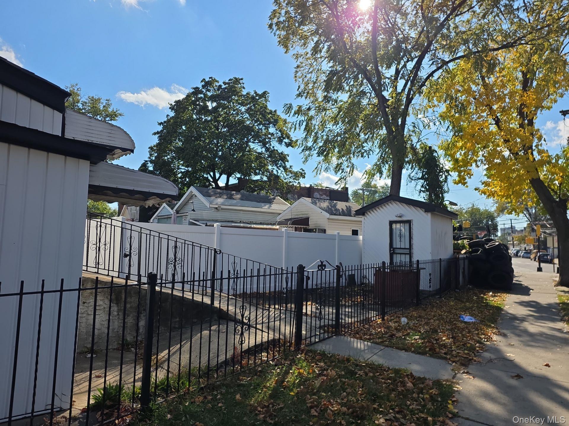 #4 photo, 140-04 123rd Avenue, जमैका Jamaica , NY 11436