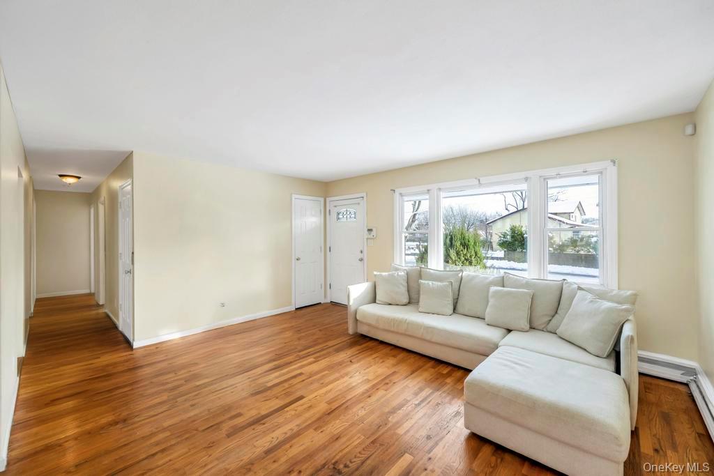 #6 photo, 3 Radburn Lane, سوفولك Port Jefferson Station , NY 11776