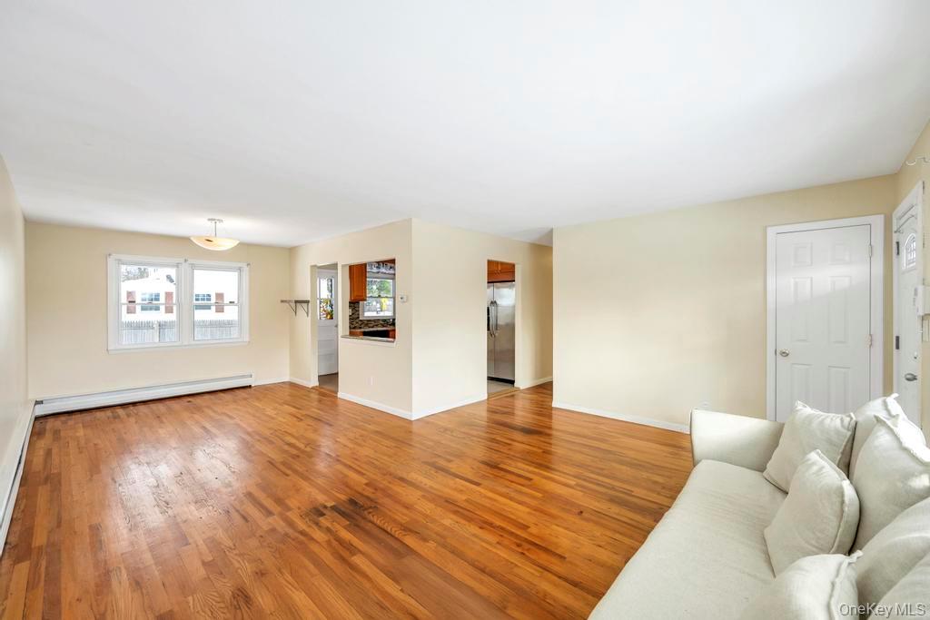 #8 photo, 3 Radburn Lane, سوفولك Port Jefferson Station , NY 11776