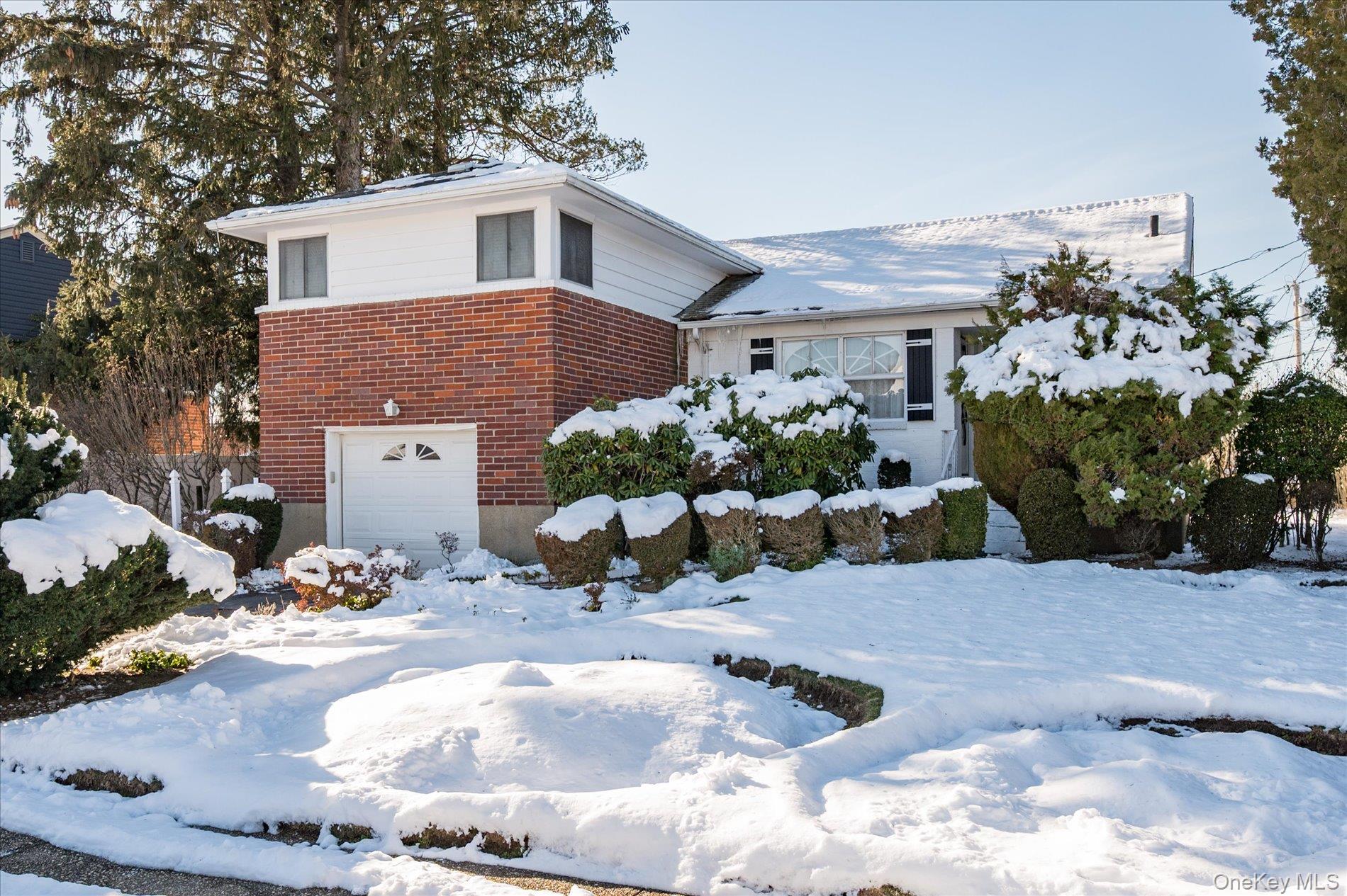 #13 photo, 9 Walnut Place, Massapequa , NY 11758