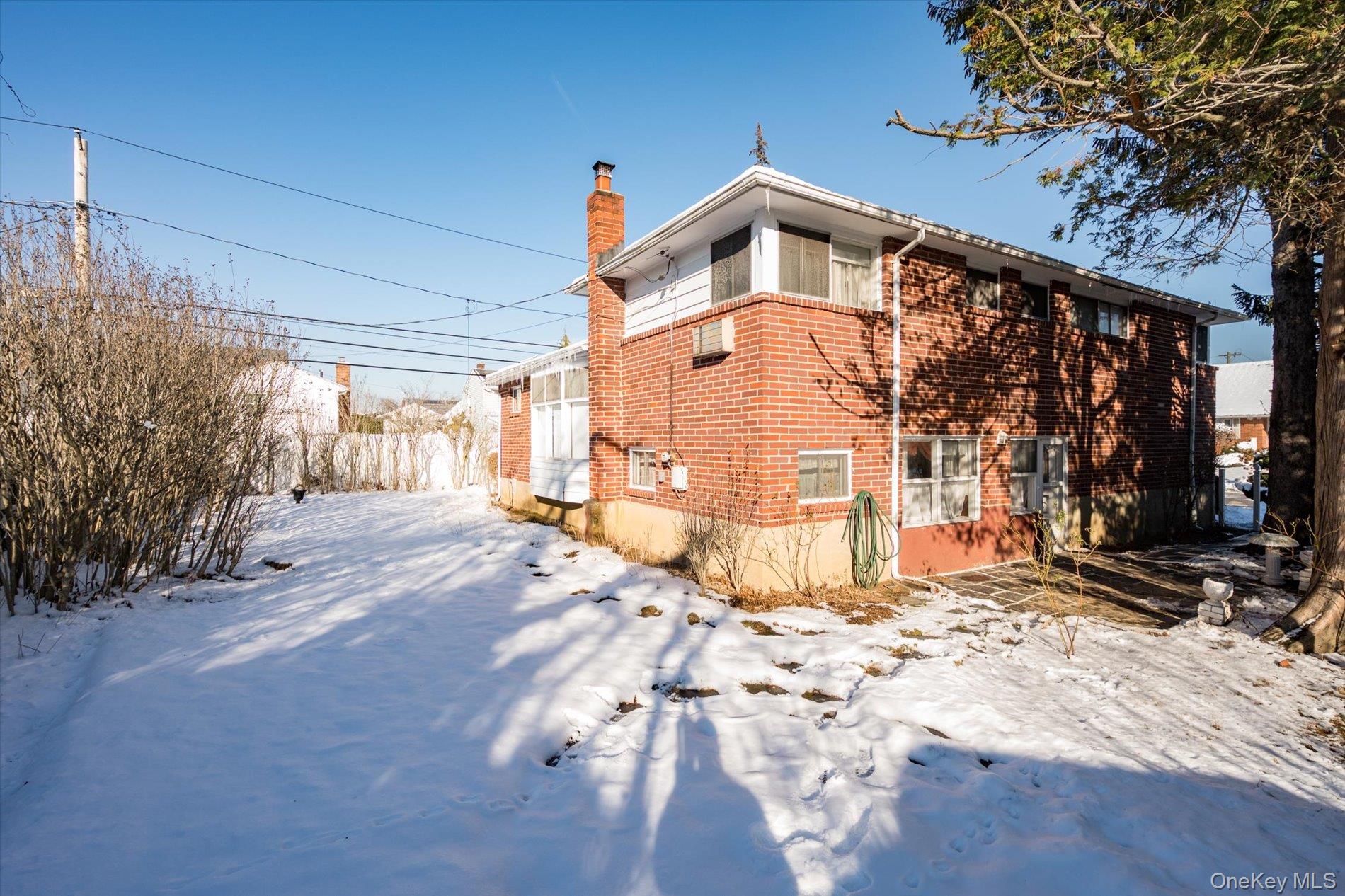 #14 photo, 9 Walnut Place, Massapequa , NY 11758