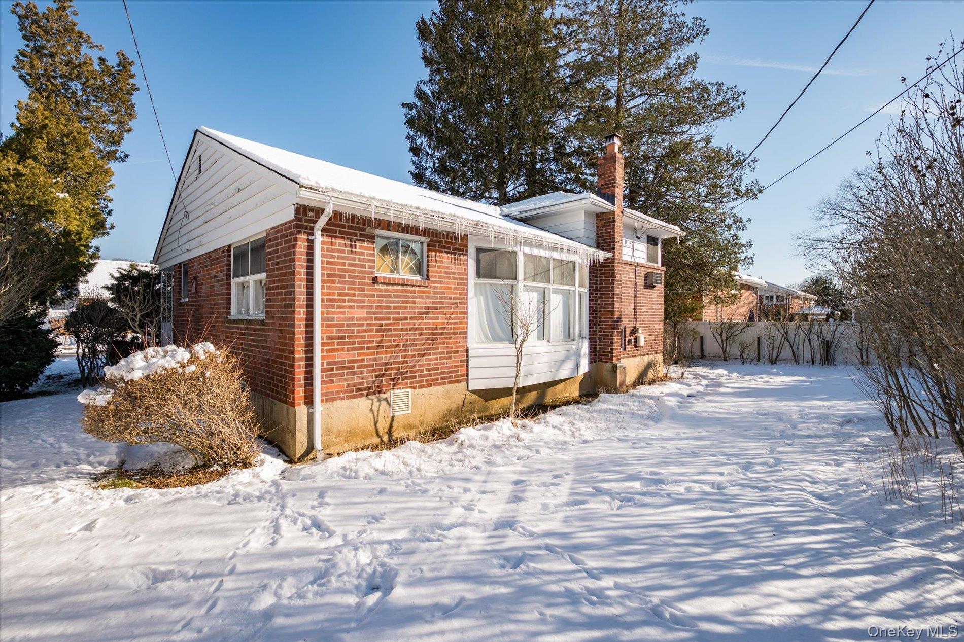 #16 photo, 9 Walnut Place, Massapequa , NY 11758