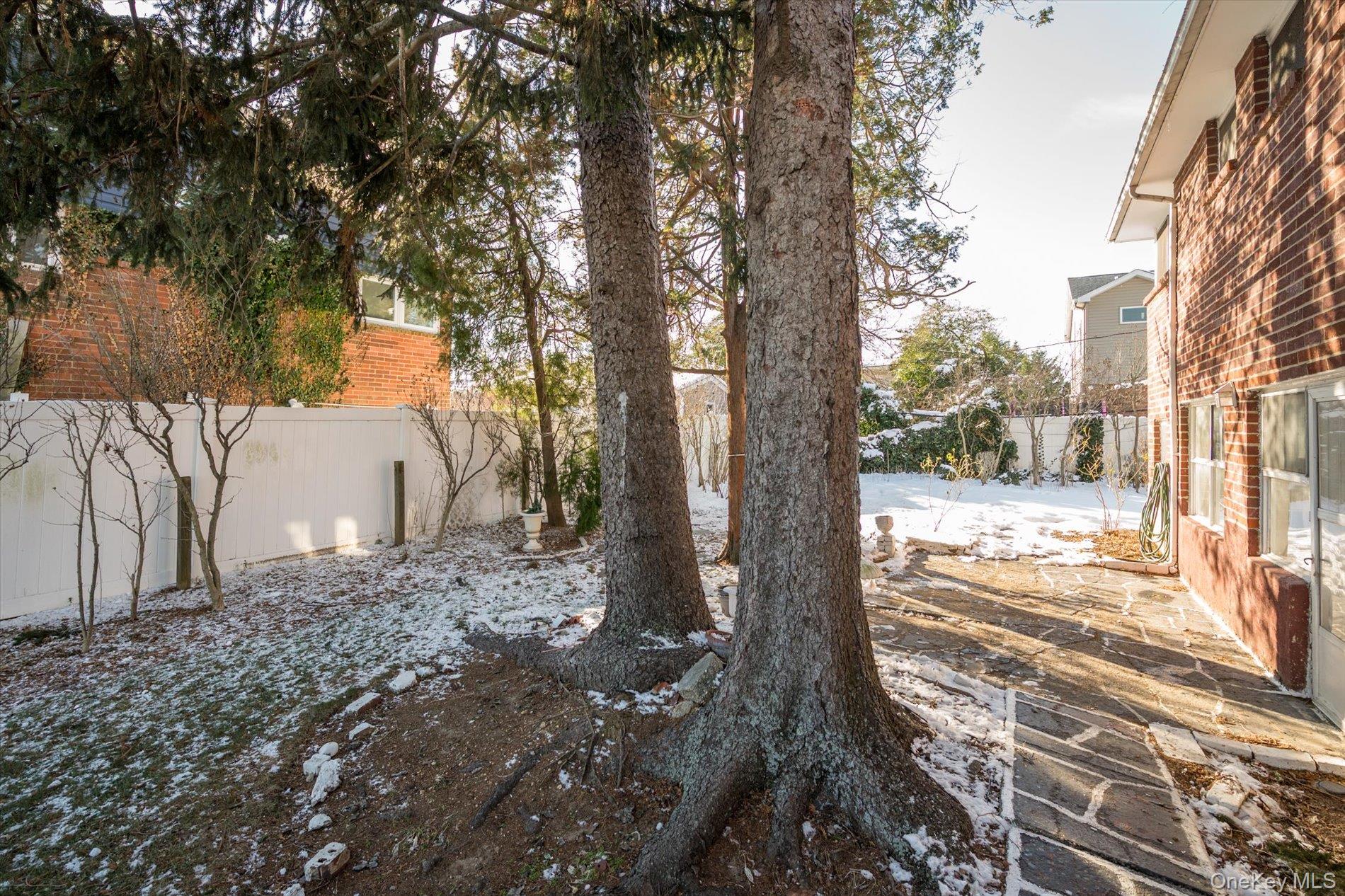 #20 photo, 9 Walnut Place, Massapequa , NY 11758