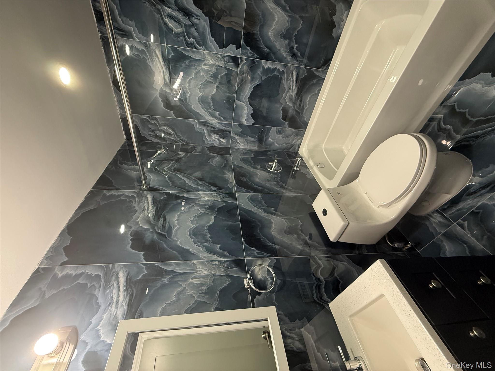 #10 photo, 107-13 220th Street, קווינס Queens Village , NY 11429