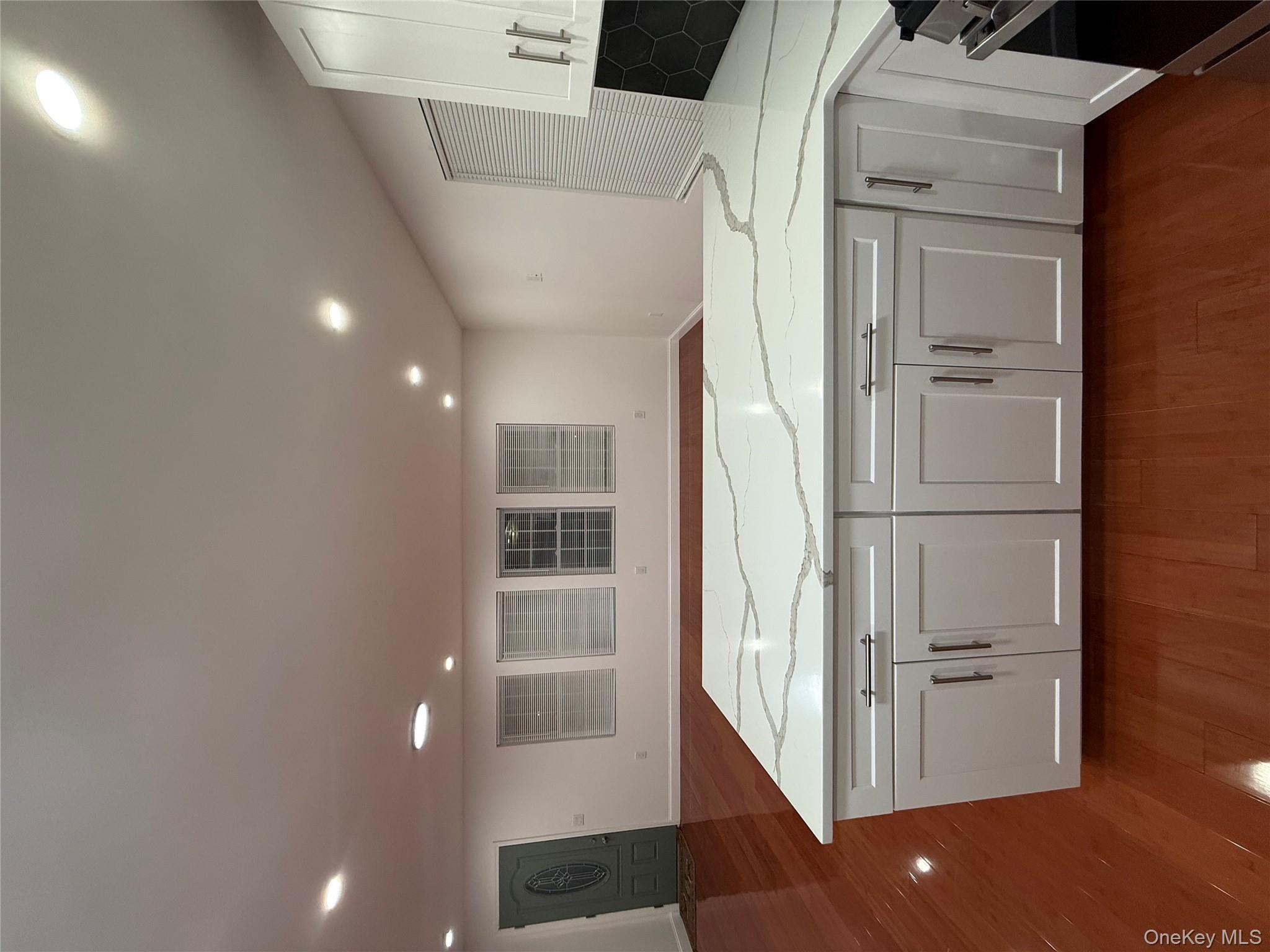 #2 photo, 107-13 220th Street, קווינס Queens Village , NY 11429