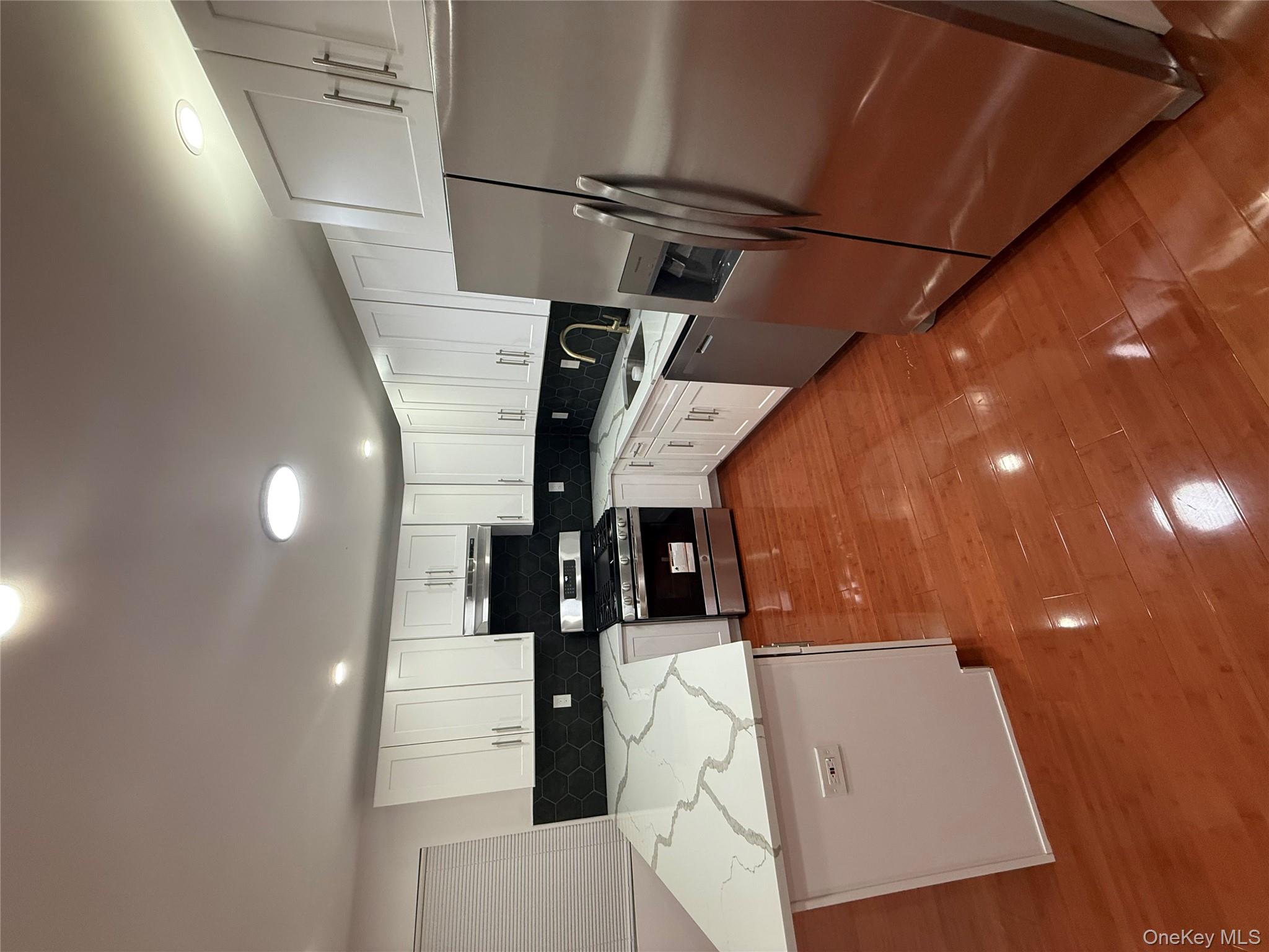 #3 photo, 107-13 220th Street, קווינס Queens Village , NY 11429