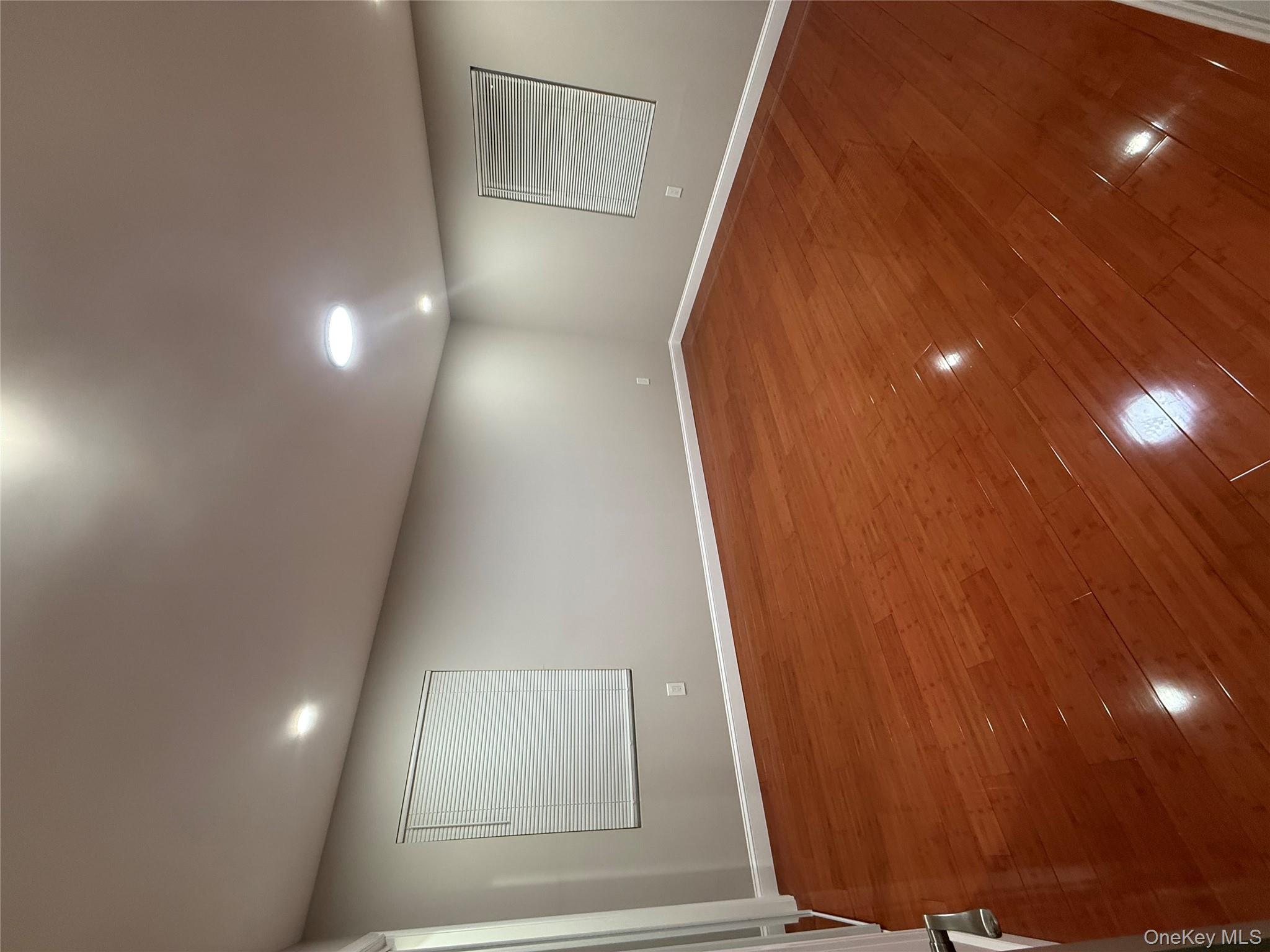 #5 photo, 107-13 220th Street, קווינס Queens Village , NY 11429