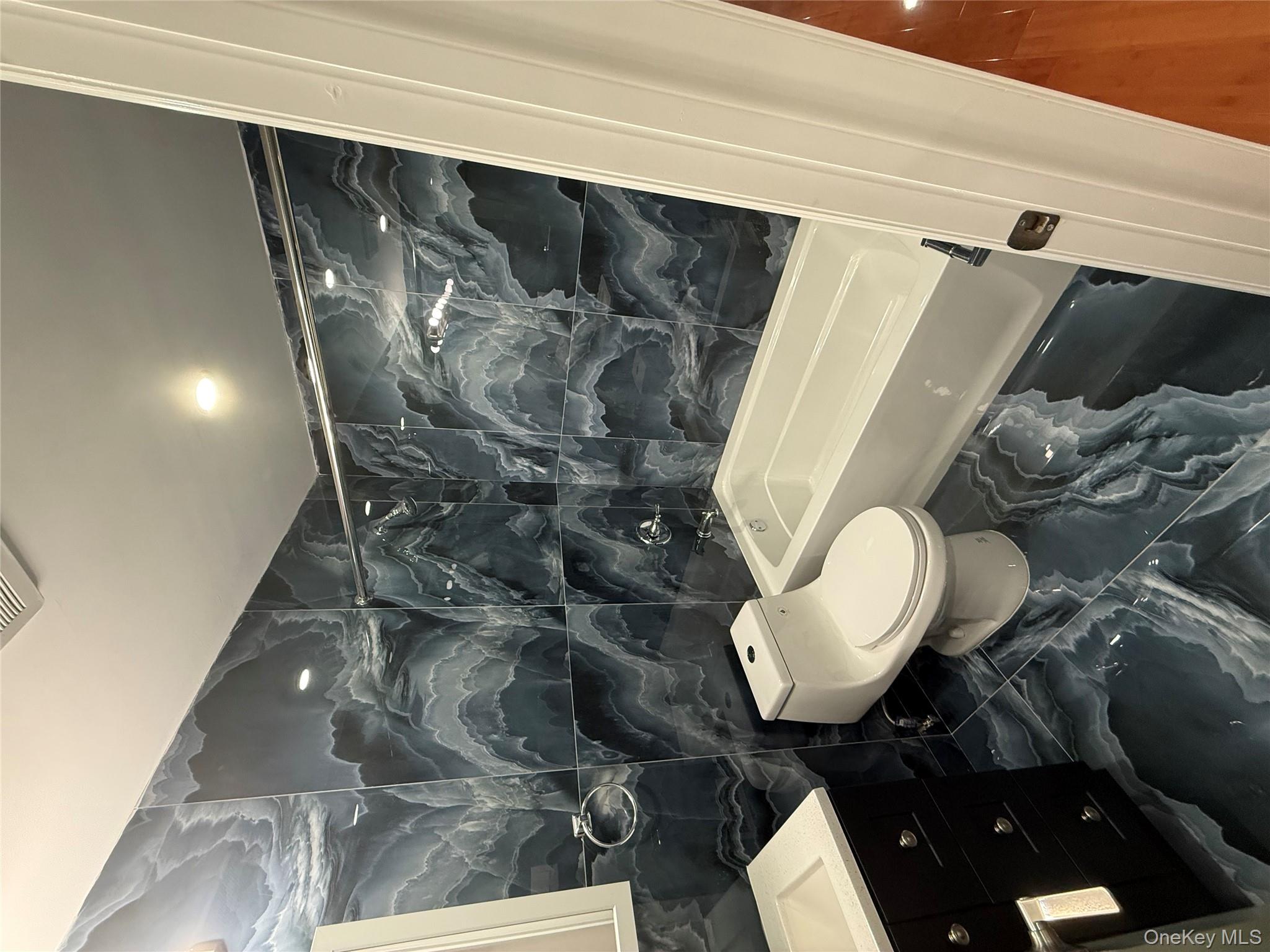 #9 photo, 107-13 220th Street, קווינס Queens Village , NY 11429