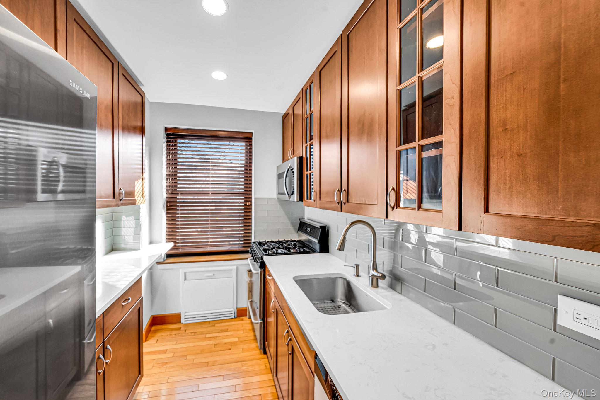 #11 photo, 213-05 75th Avenue, Куинс ‖ Oakland Gardens , NY 11364