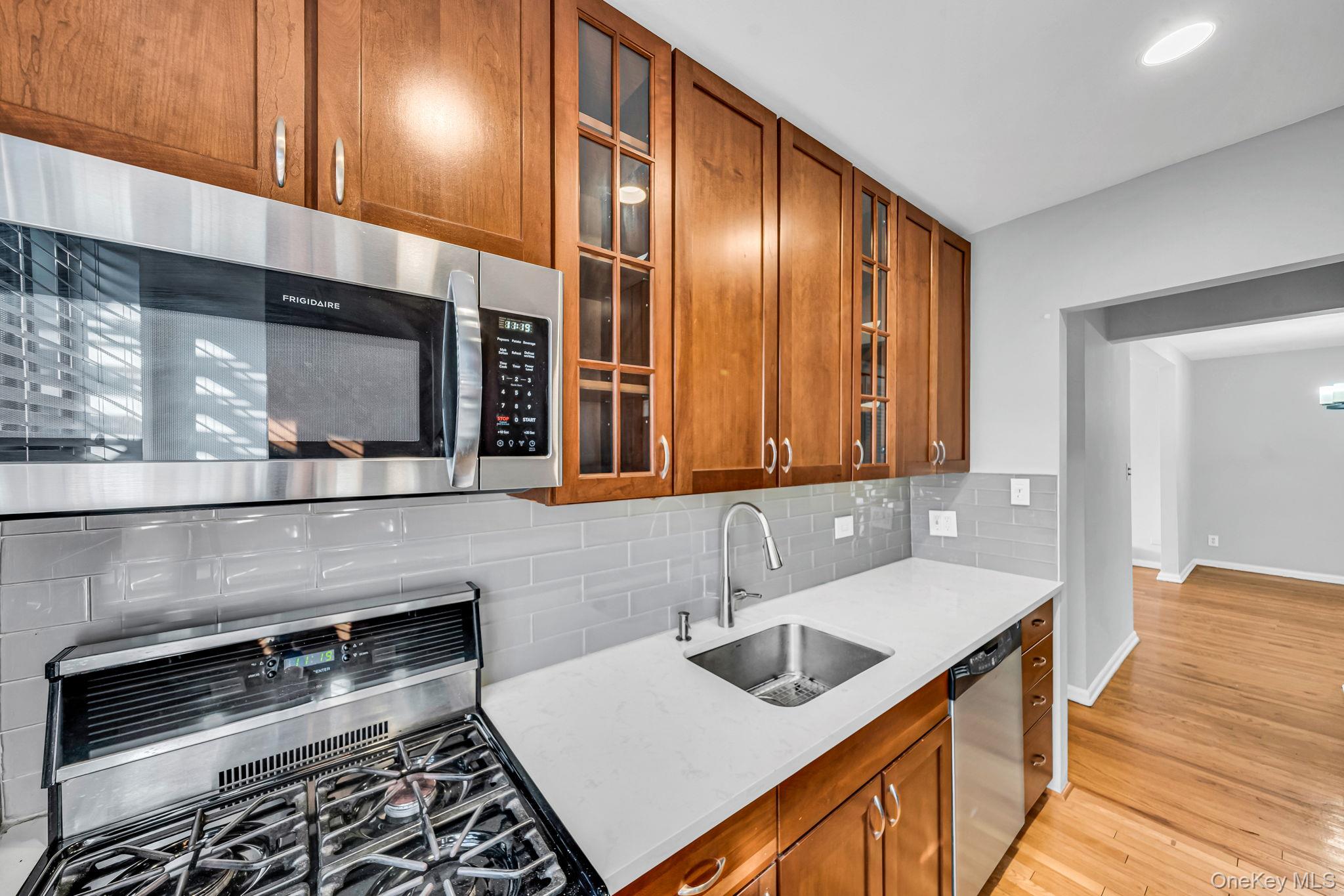 #12 photo, 213-05 75th Avenue, Куинс ‖ Oakland Gardens , NY 11364