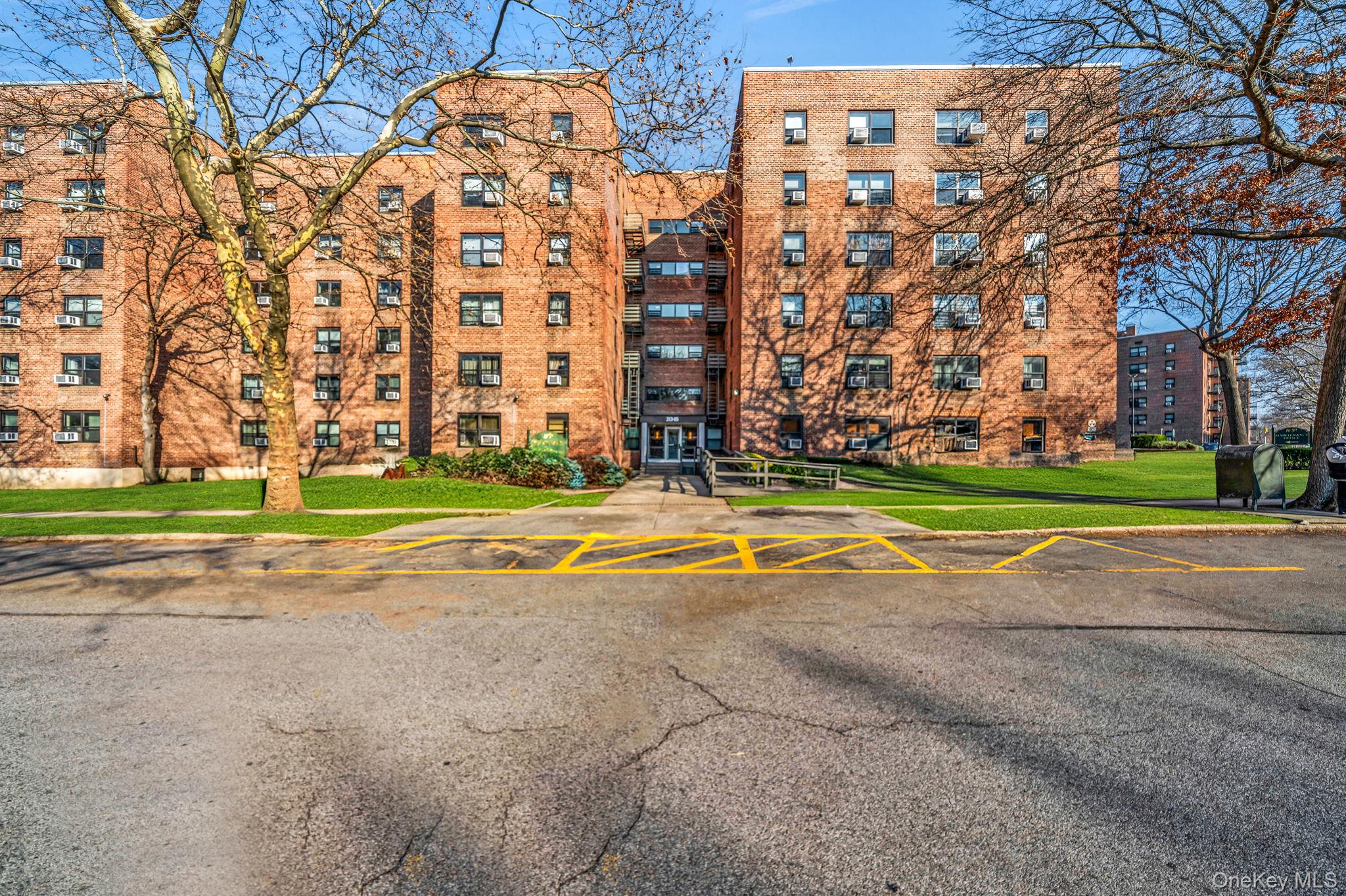 #18 photo, 213-05 75th Avenue, Куинс ‖ Oakland Gardens , NY 11364