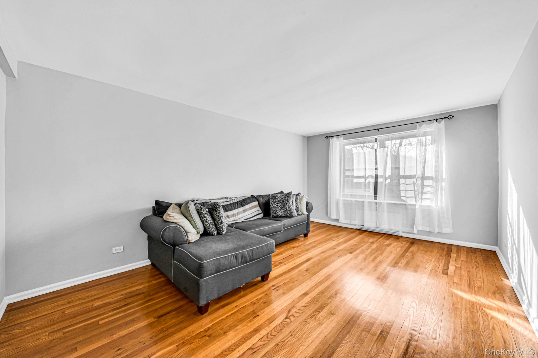 #7 photo, 213-05 75th Avenue, Куинс ‖ Oakland Gardens , NY 11364