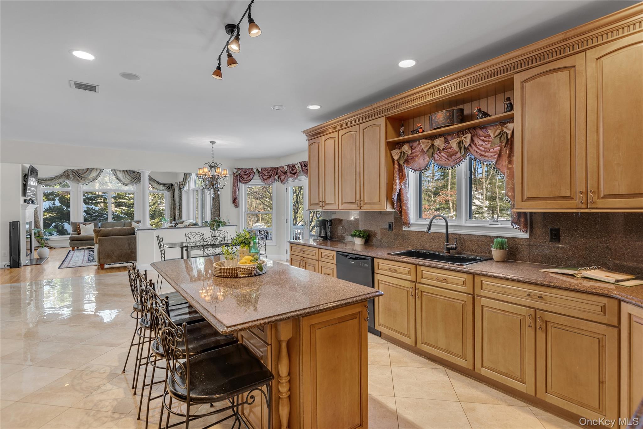 #11 photo, 7 Pitch Pine Court, सफ़ोक काउंटी Northport , NY 11768