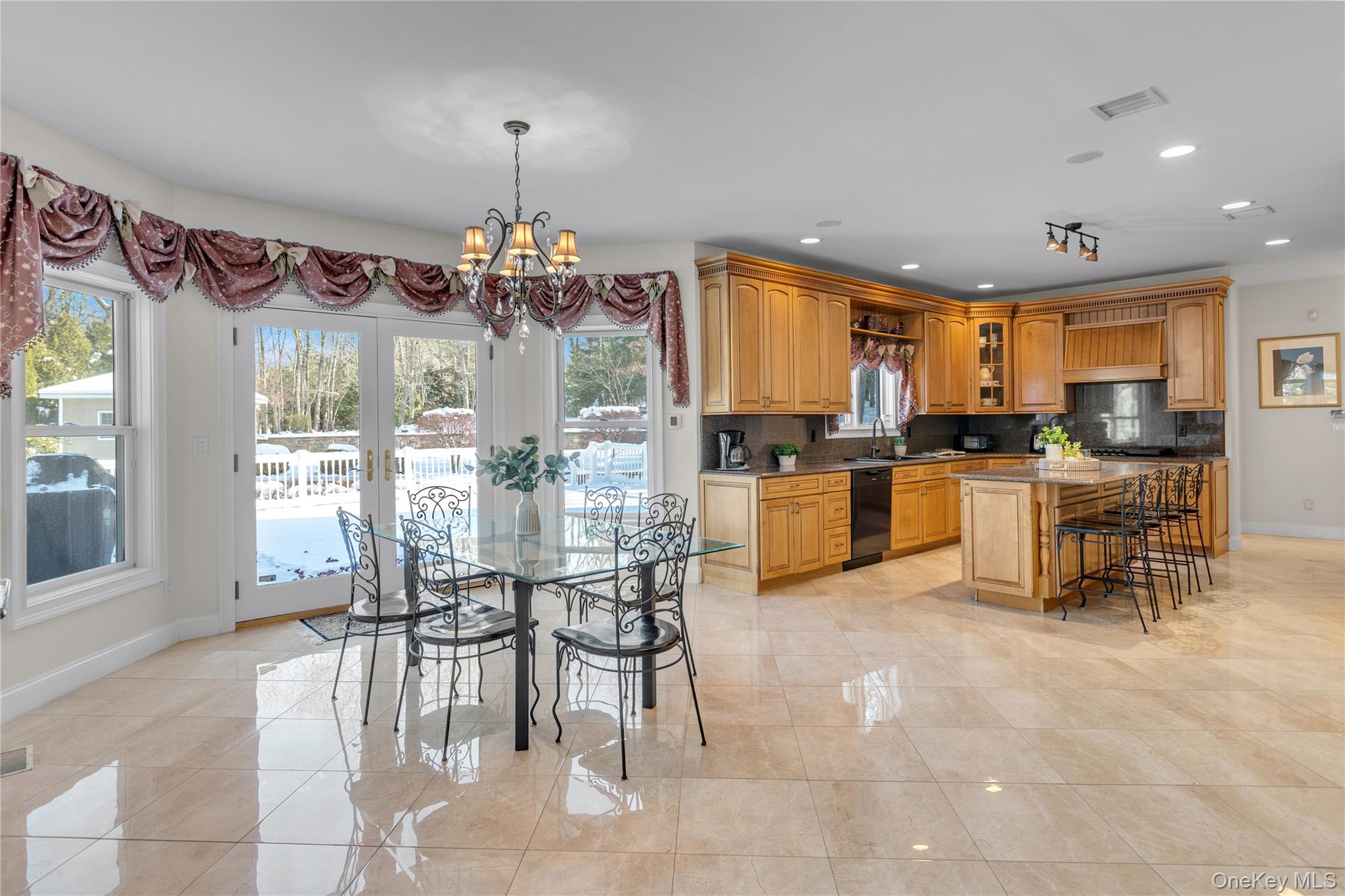 #13 photo, 7 Pitch Pine Court, सफ़ोक काउंटी Northport , NY 11768