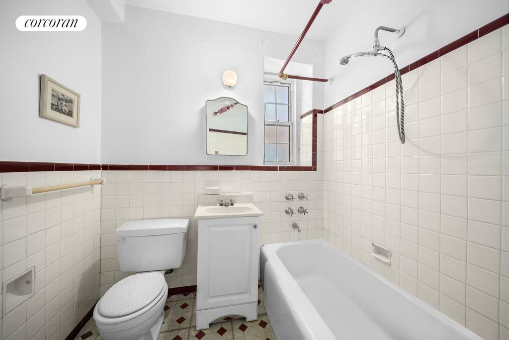 #7 photo, 1125 LORIMER Street, Greenpoint , NY 11222