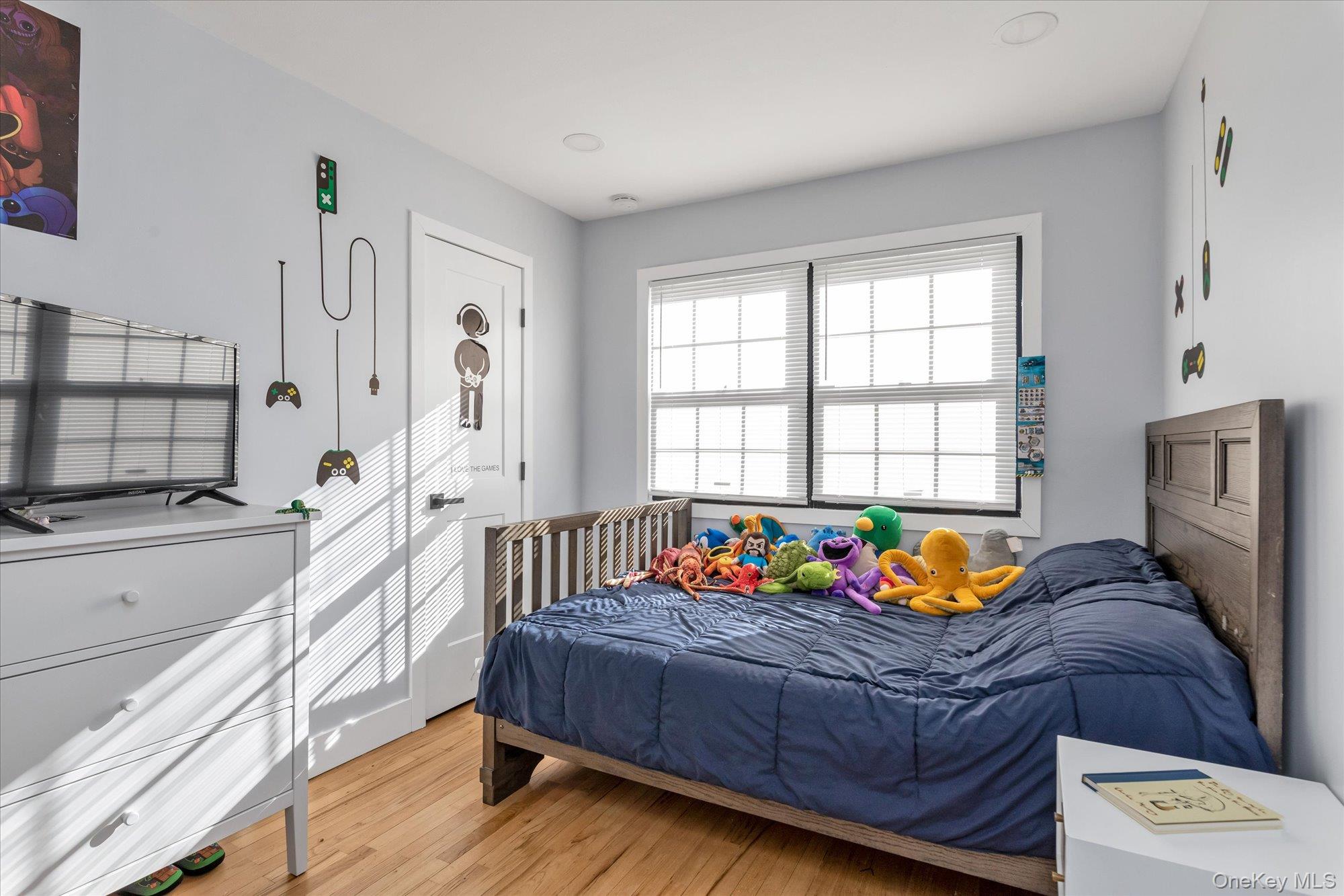 #13 photo, 4 Finch Place, Huntington , NY 11743