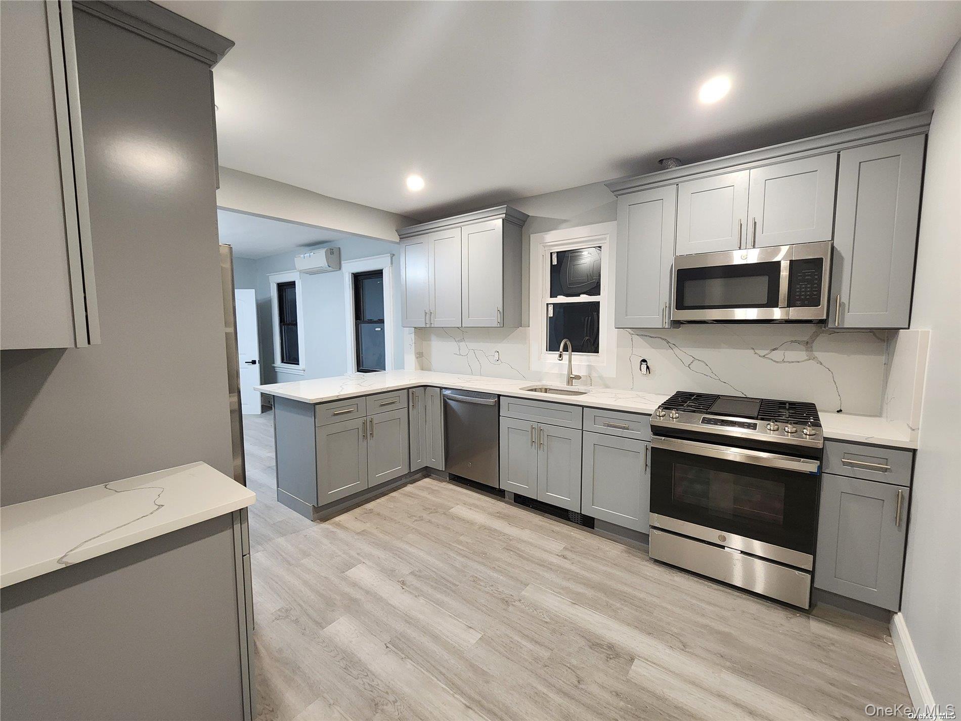 #1 photo, 159 Cleveland Avenue, नासाउ काउंटी Mineola , NY 11501