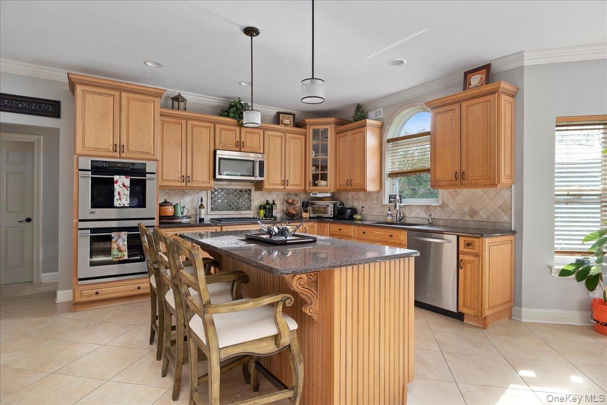 #11 photo, 2 Pondside Court, Mount Sinai , NY 11766