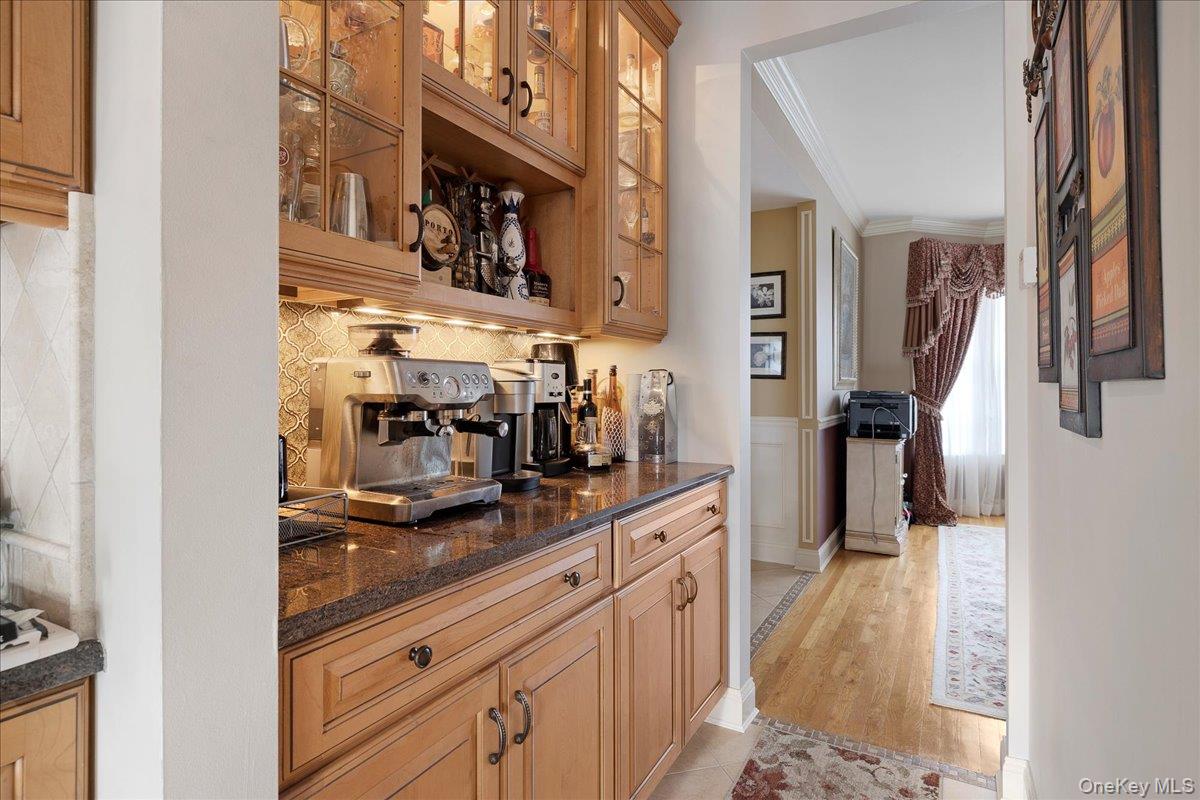 #13 photo, 2 Pondside Court, Mount Sinai , NY 11766