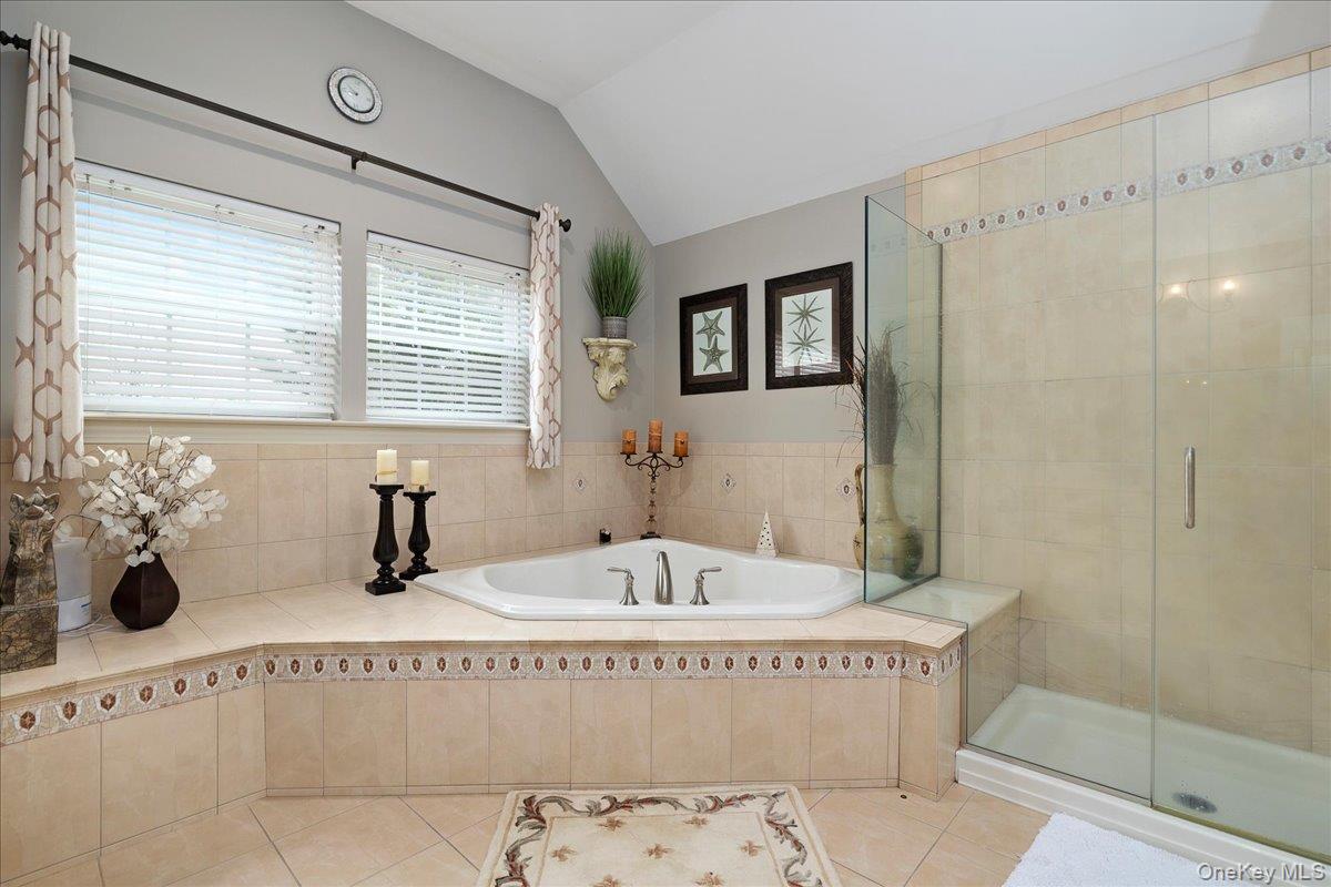 #17 photo, 2 Pondside Court, Mount Sinai , NY 11766