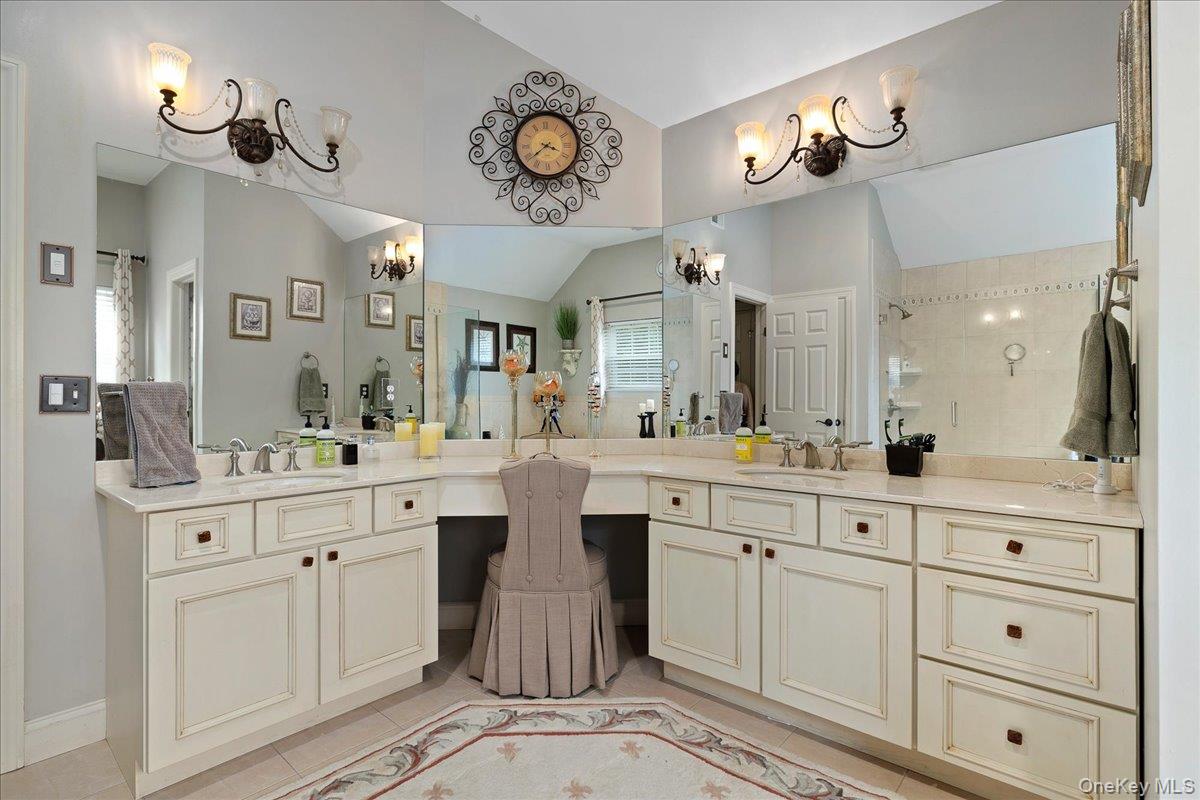 #18 photo, 2 Pondside Court, Mount Sinai , NY 11766