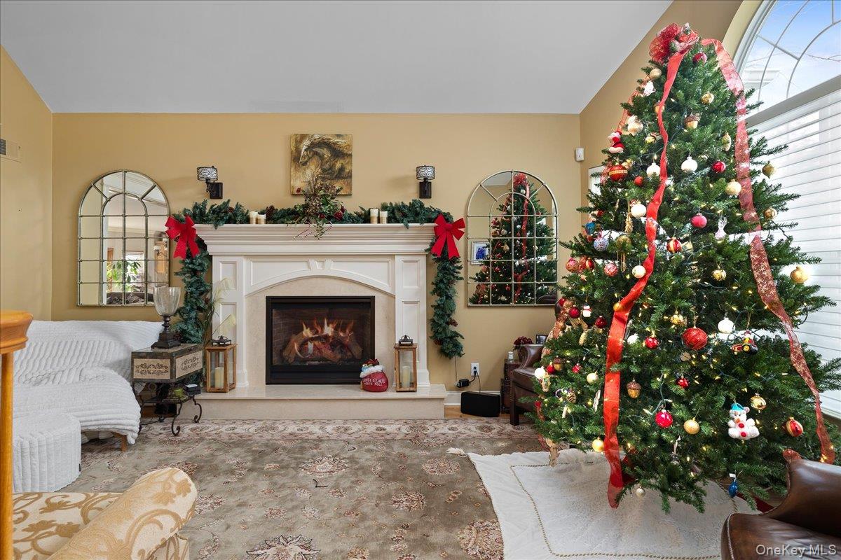 #4 photo, 2 Pondside Court, Mount Sinai , NY 11766