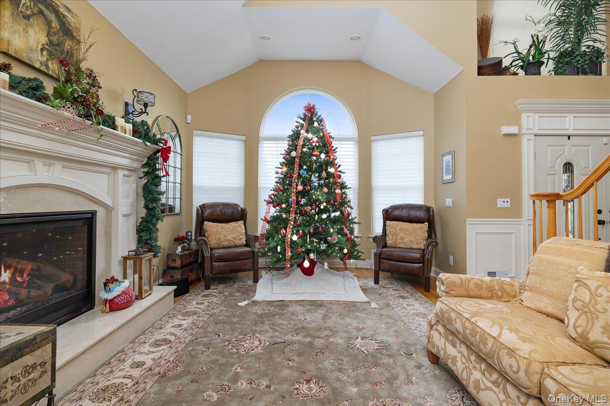 #5 photo, 2 Pondside Court, Mount Sinai , NY 11766