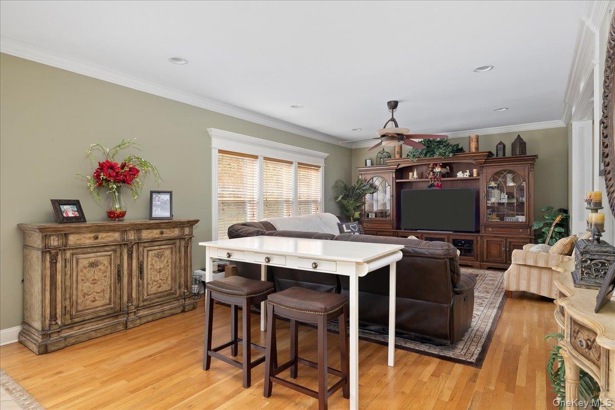 #8 photo, 2 Pondside Court, Mount Sinai , NY 11766