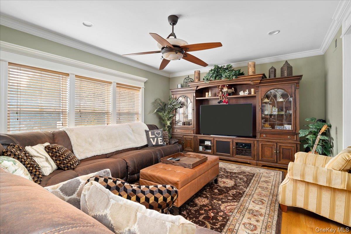 #9 photo, 2 Pondside Court, Mount Sinai , NY 11766