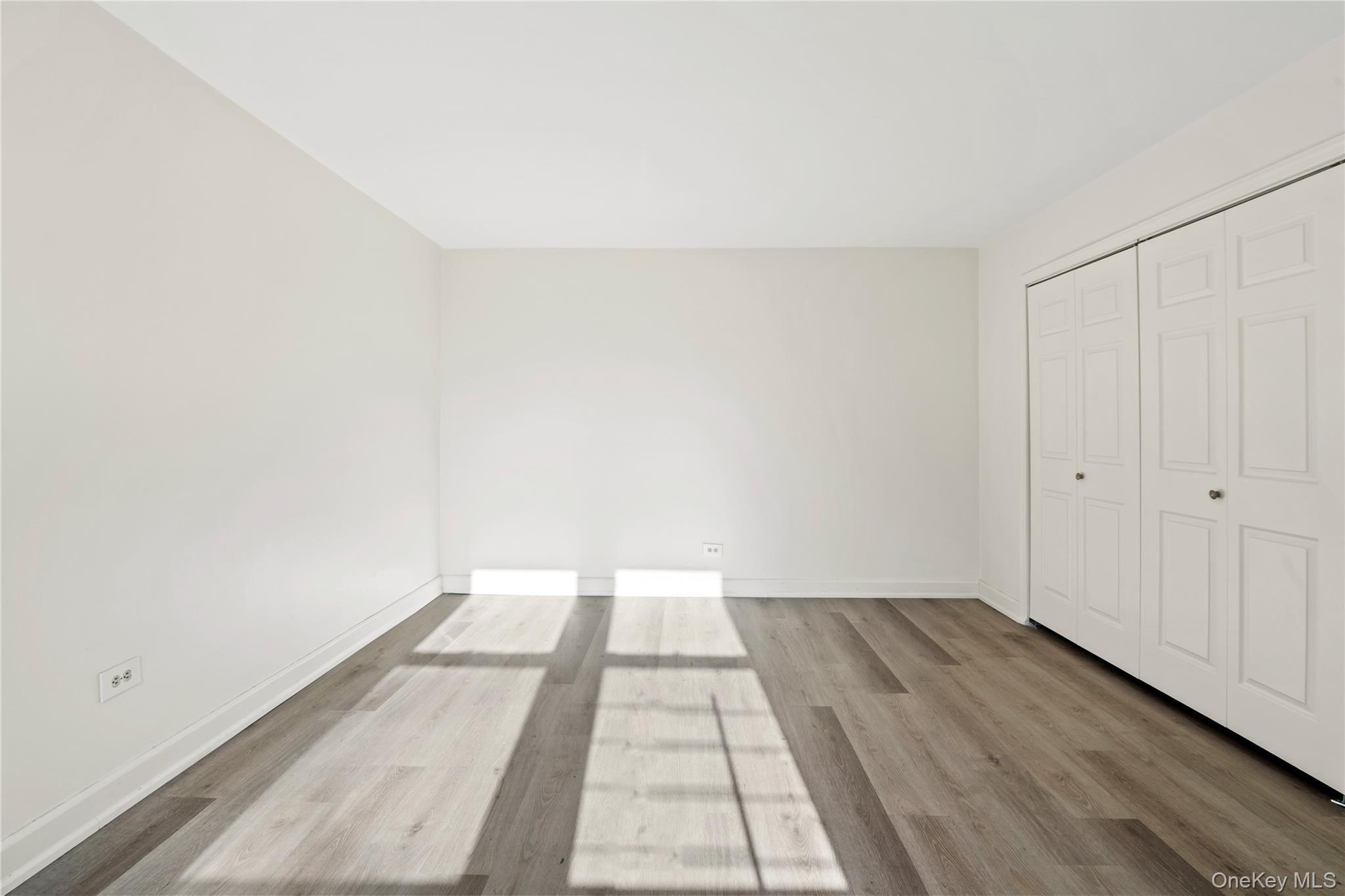 #11 photo, 67-41 Burns Street, קווינס Forest Hills , NY 11375