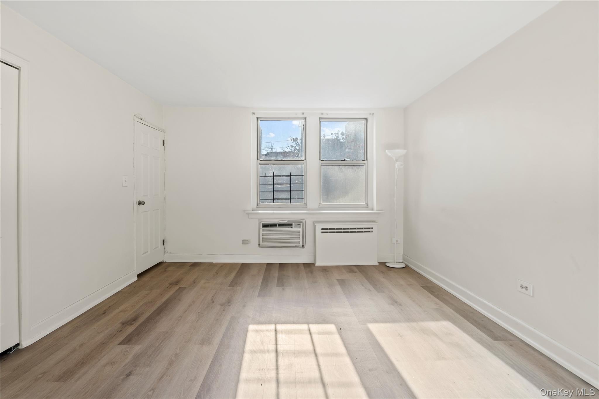 #12 photo, 67-41 Burns Street, קווינס Forest Hills , NY 11375