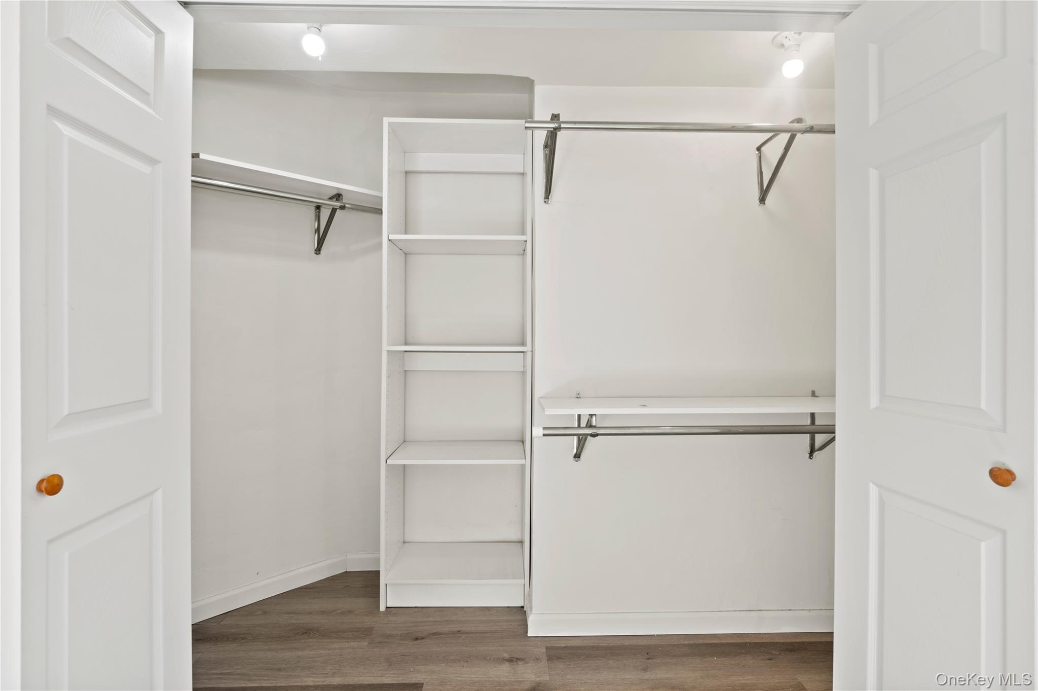 #13 photo, 67-41 Burns Street, קווינס Forest Hills , NY 11375