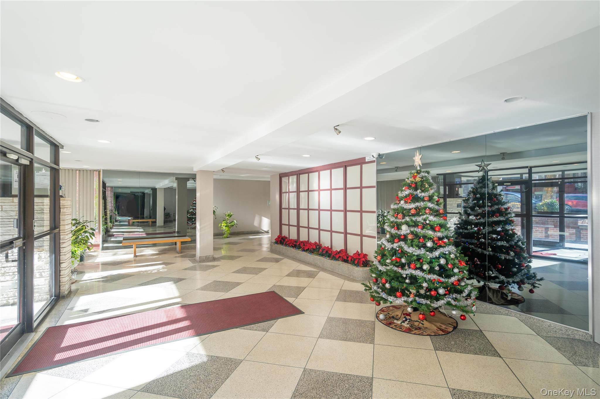 #15 photo, 67-41 Burns Street, קווינס Forest Hills , NY 11375