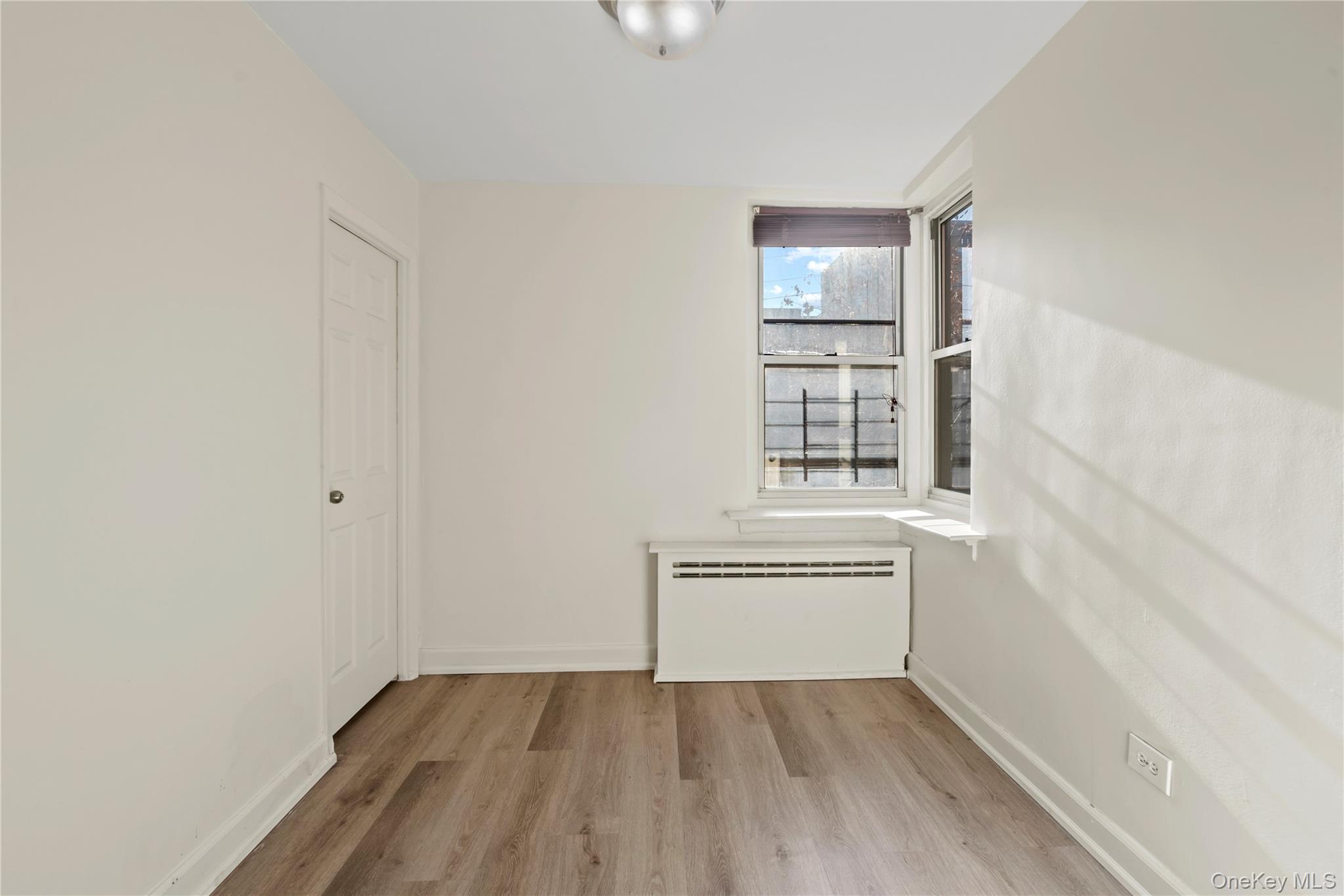 #7 photo, 67-41 Burns Street, קווינס Forest Hills , NY 11375