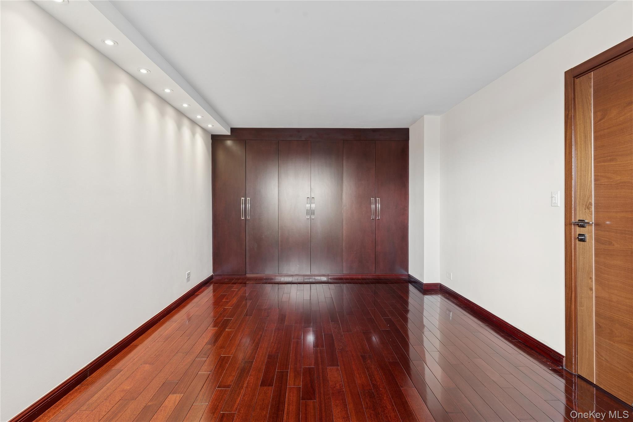 #13 photo, 110-11 Queens Boulevard, קווינס Forest Hills , NY 11375