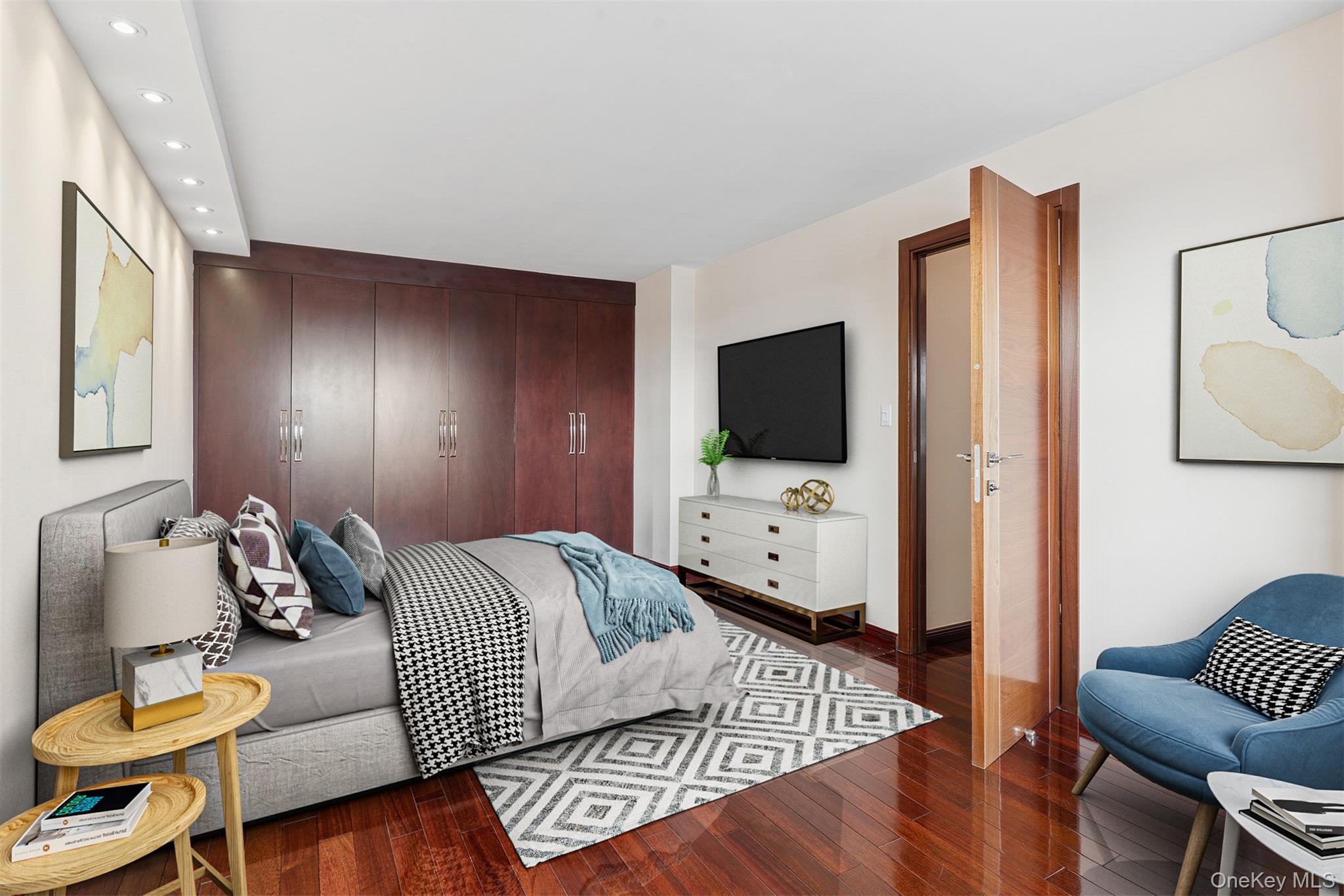 #3 photo, 110-11 Queens Boulevard, קווינס Forest Hills , NY 11375