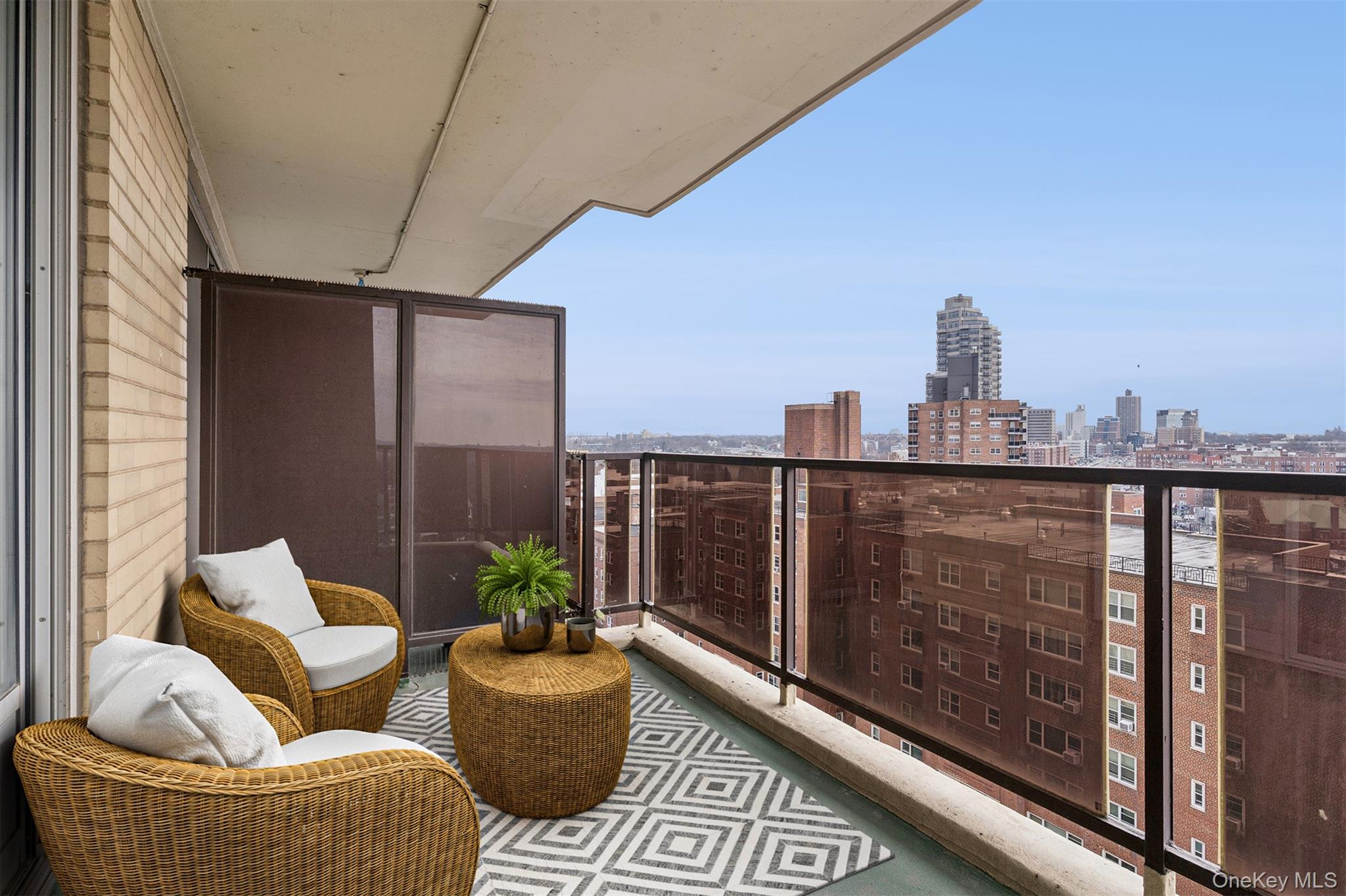 #5 photo, 110-11 Queens Boulevard, קווינס Forest Hills , NY 11375