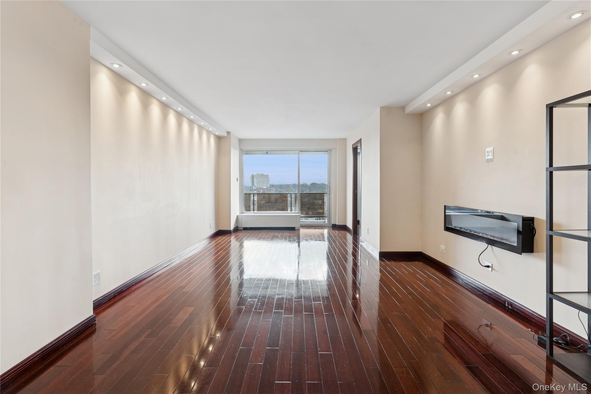 #6 photo, 110-11 Queens Boulevard, קווינס Forest Hills , NY 11375