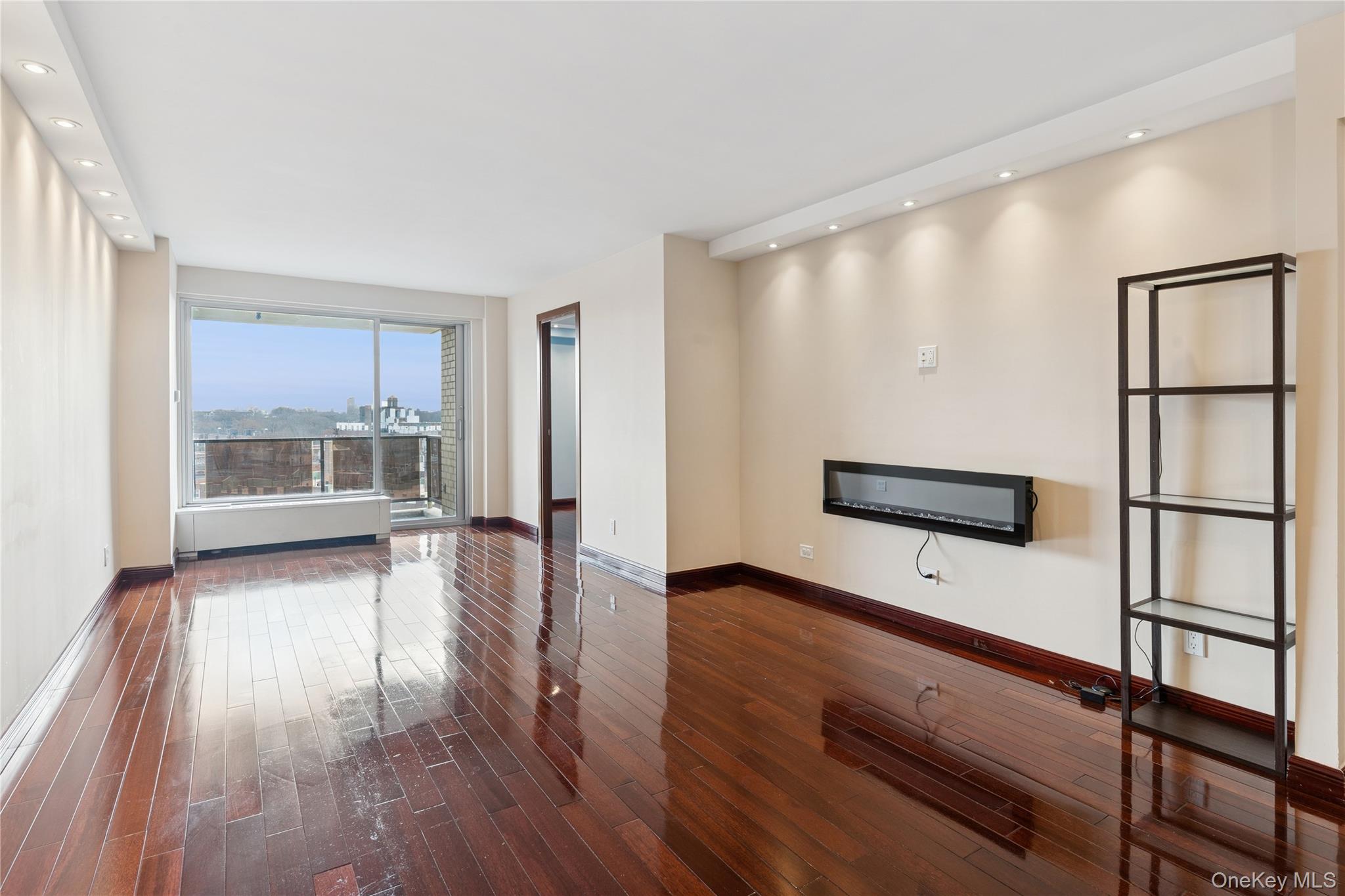 #9 photo, 110-11 Queens Boulevard, קווינס Forest Hills , NY 11375